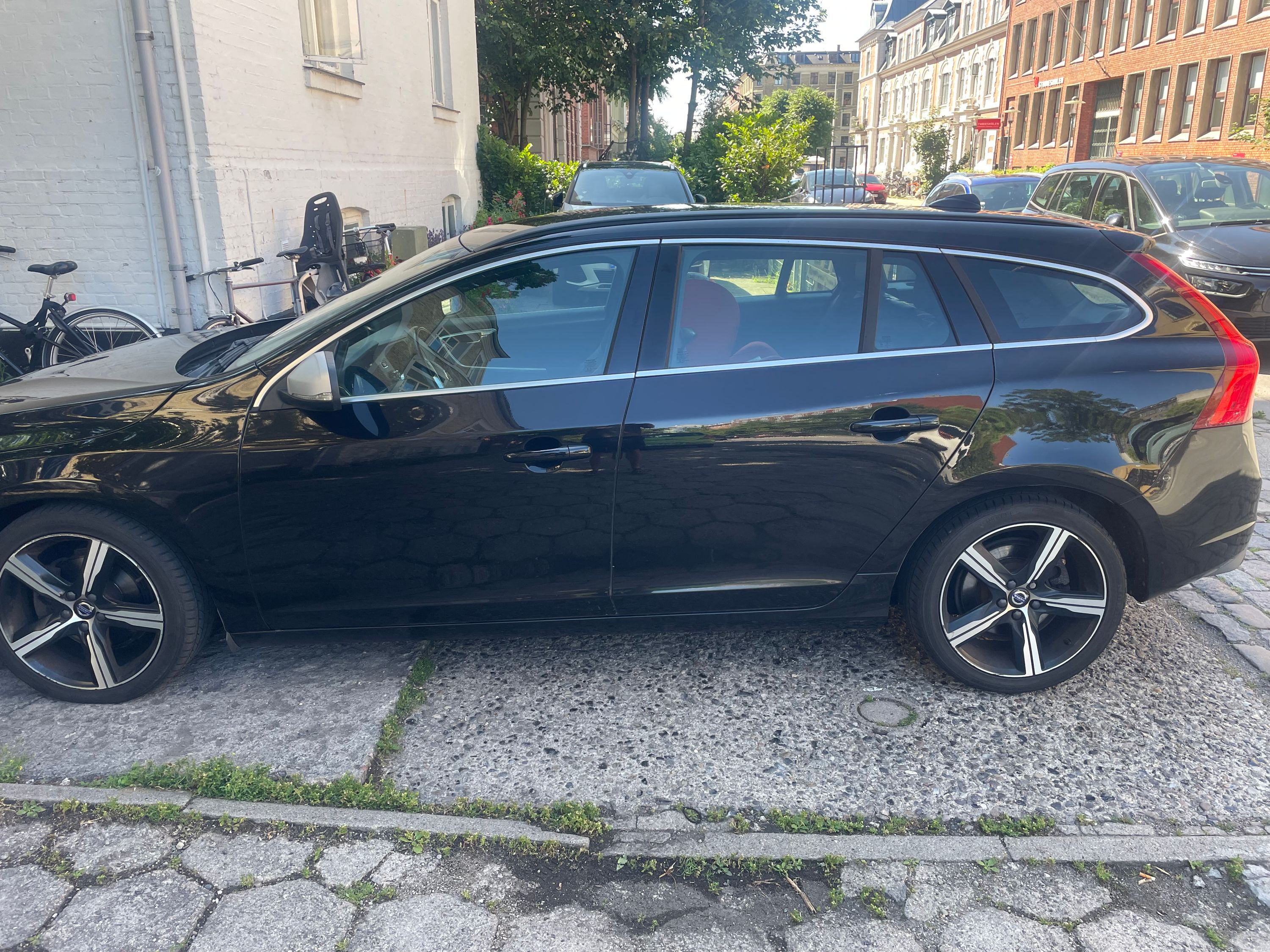 VOLVO V60 Thumbnail 2