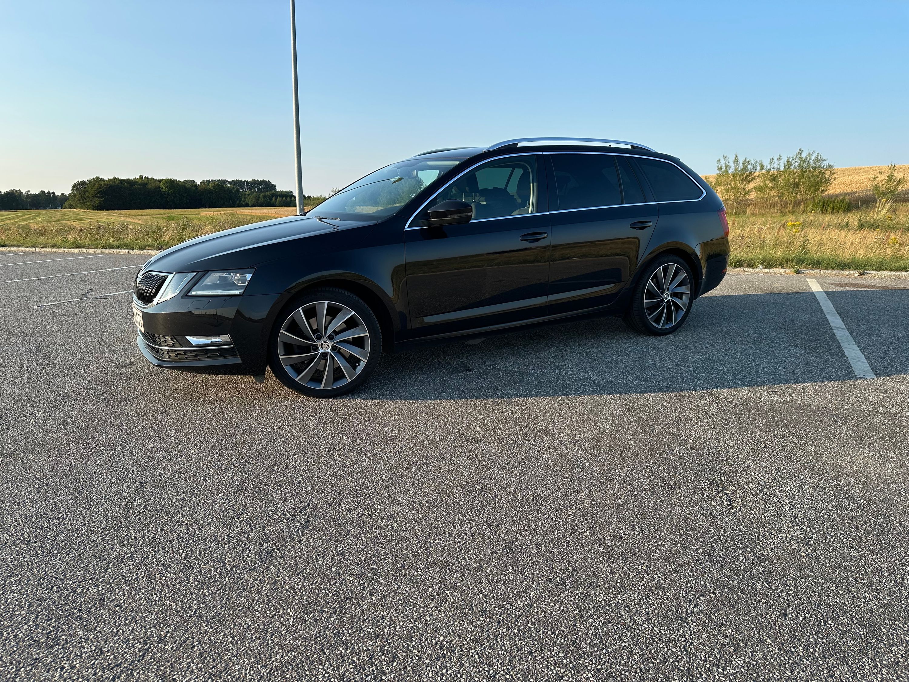 SKODA Octavia Thumbnail 4