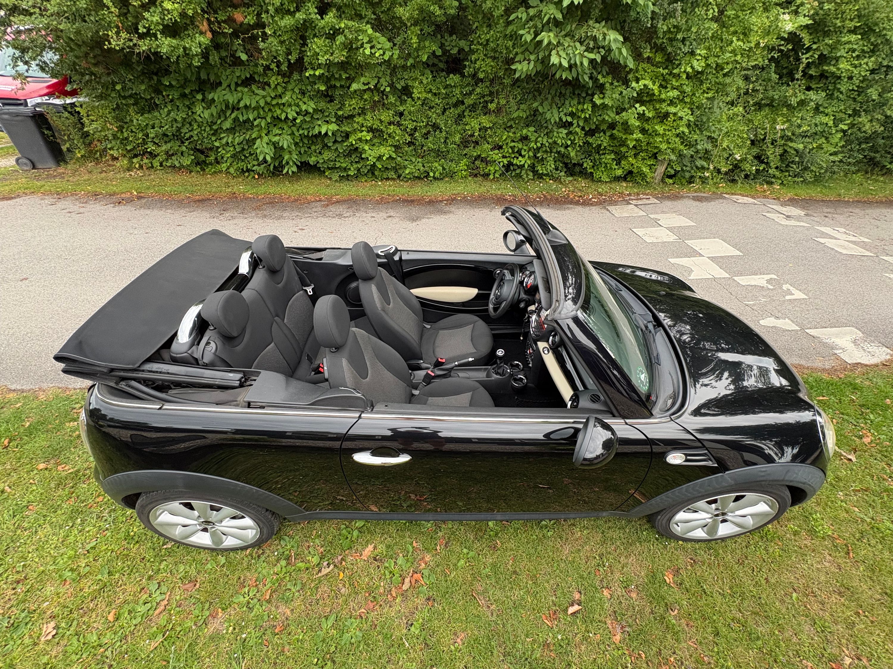MINI Cooper Thumbnail 2