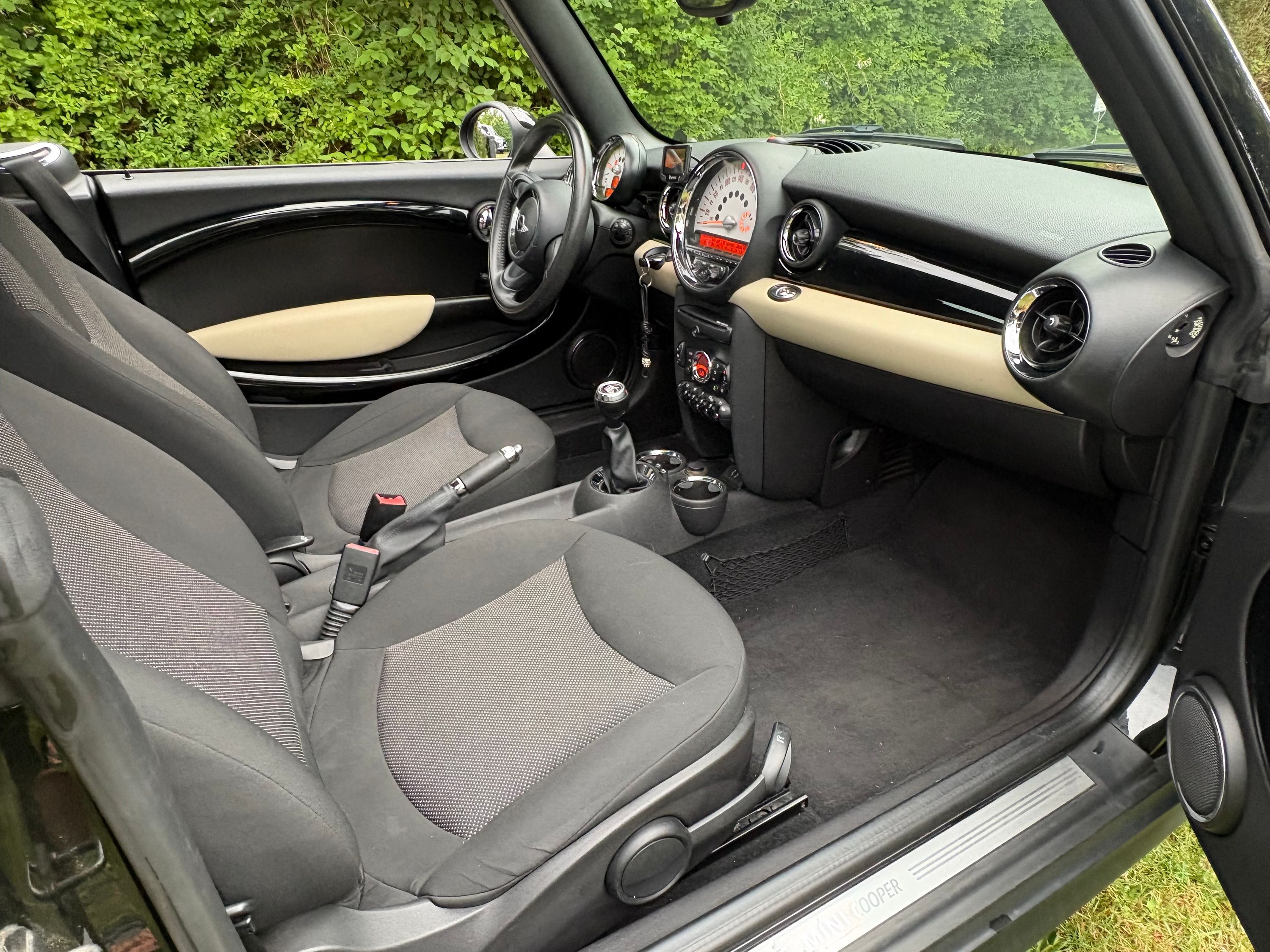 MINI Cooper Thumbnail 11