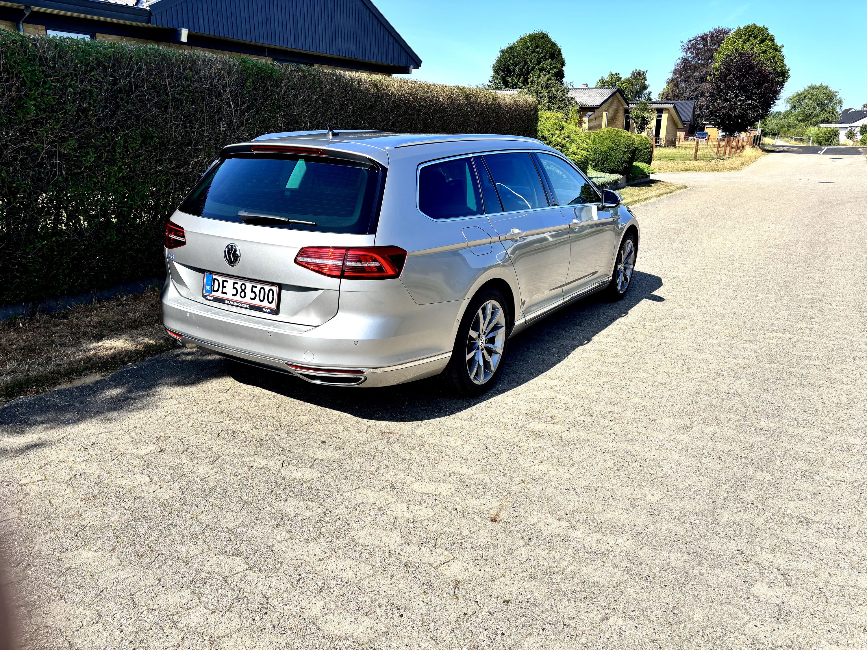 VOLKSWAGEN Passat Thumbnail 7