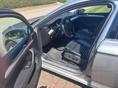 VOLKSWAGEN Passat Thumbnail 4
