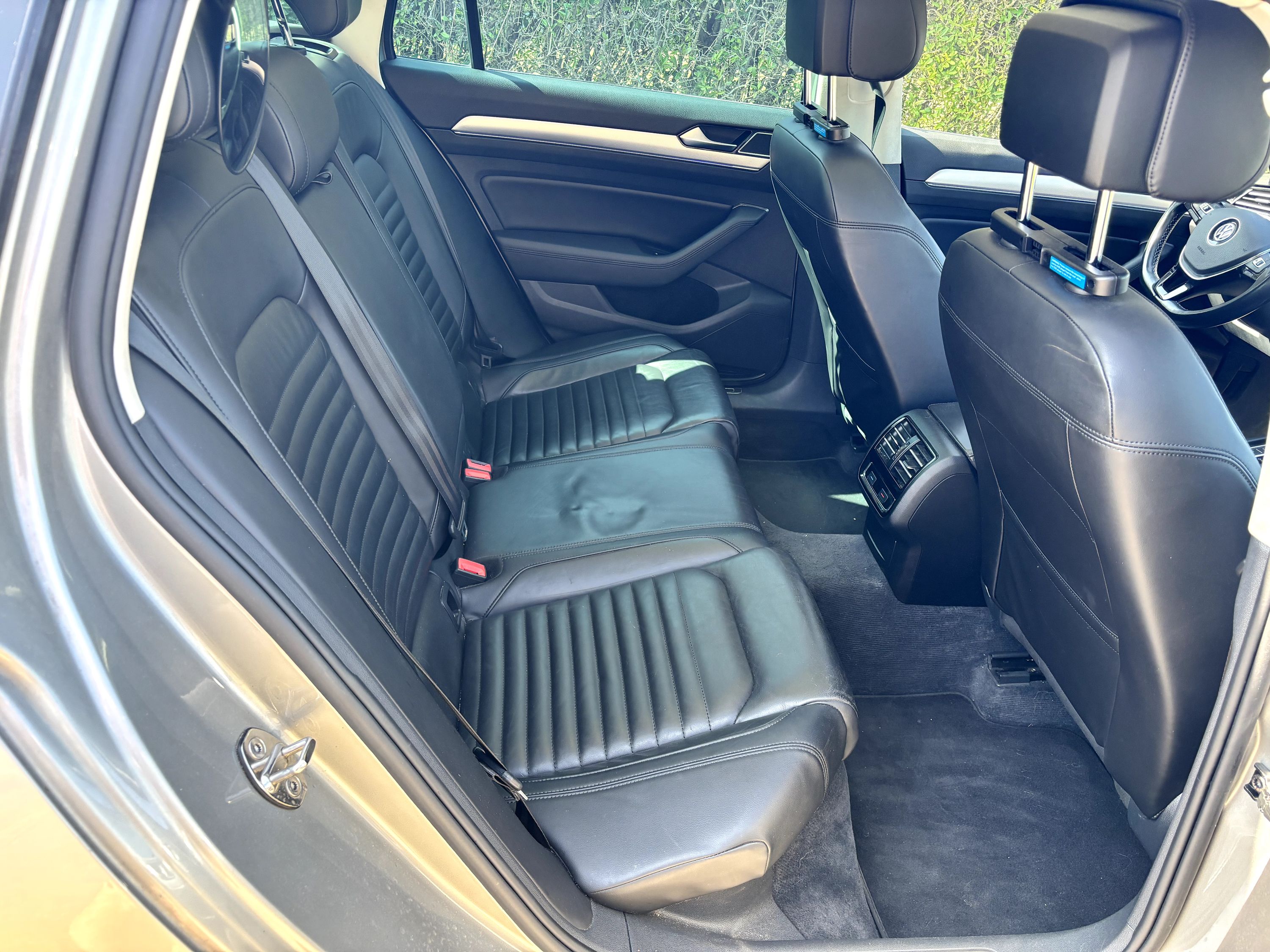 VOLKSWAGEN Passat Thumbnail 11