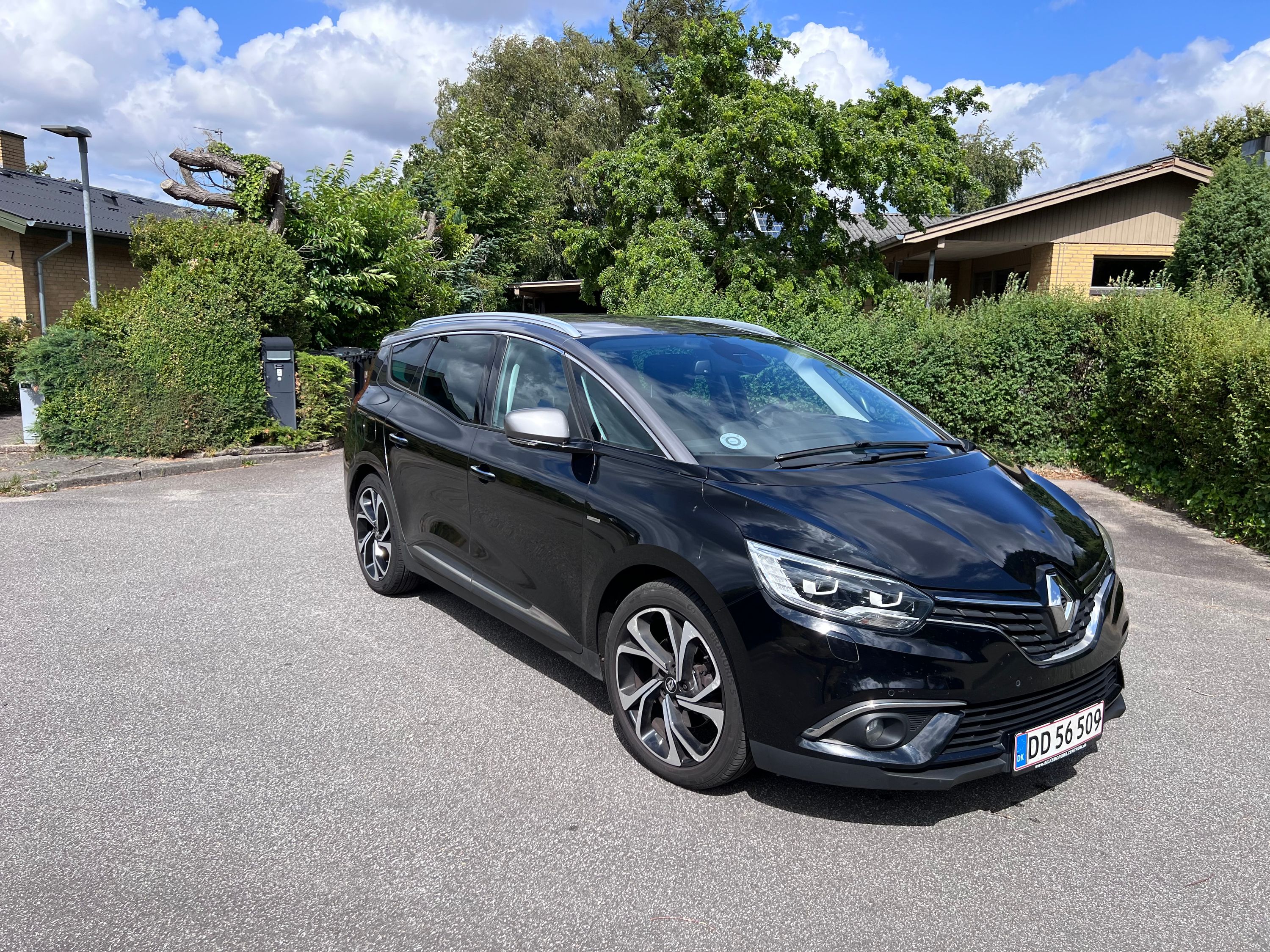 RENAULT Grand Scenic Thumbnail 1