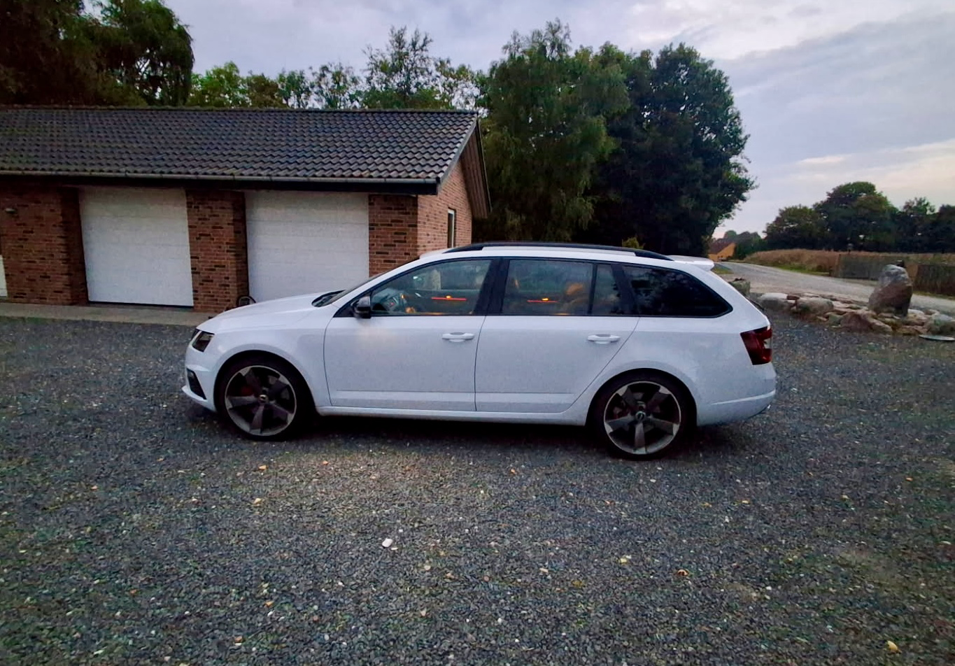 SKODA Octavia Thumbnail 2
