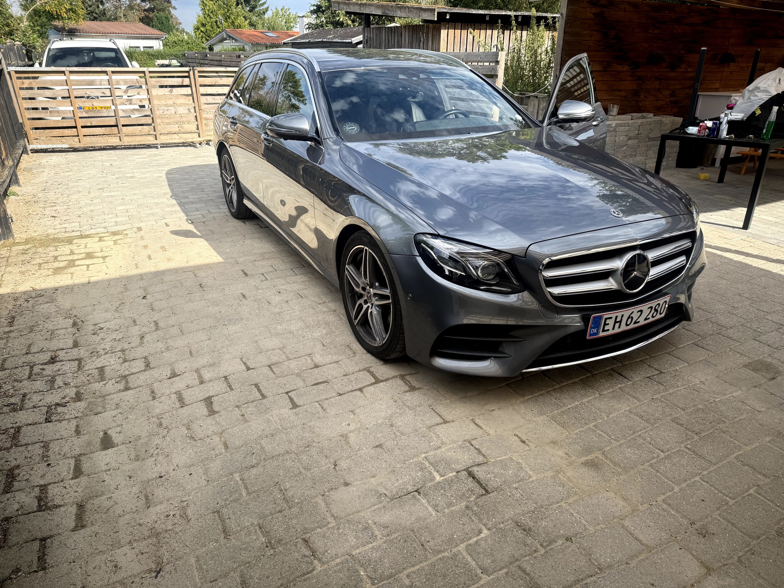 MERCEDES-BENZ E-Klasse Thumbnail 1