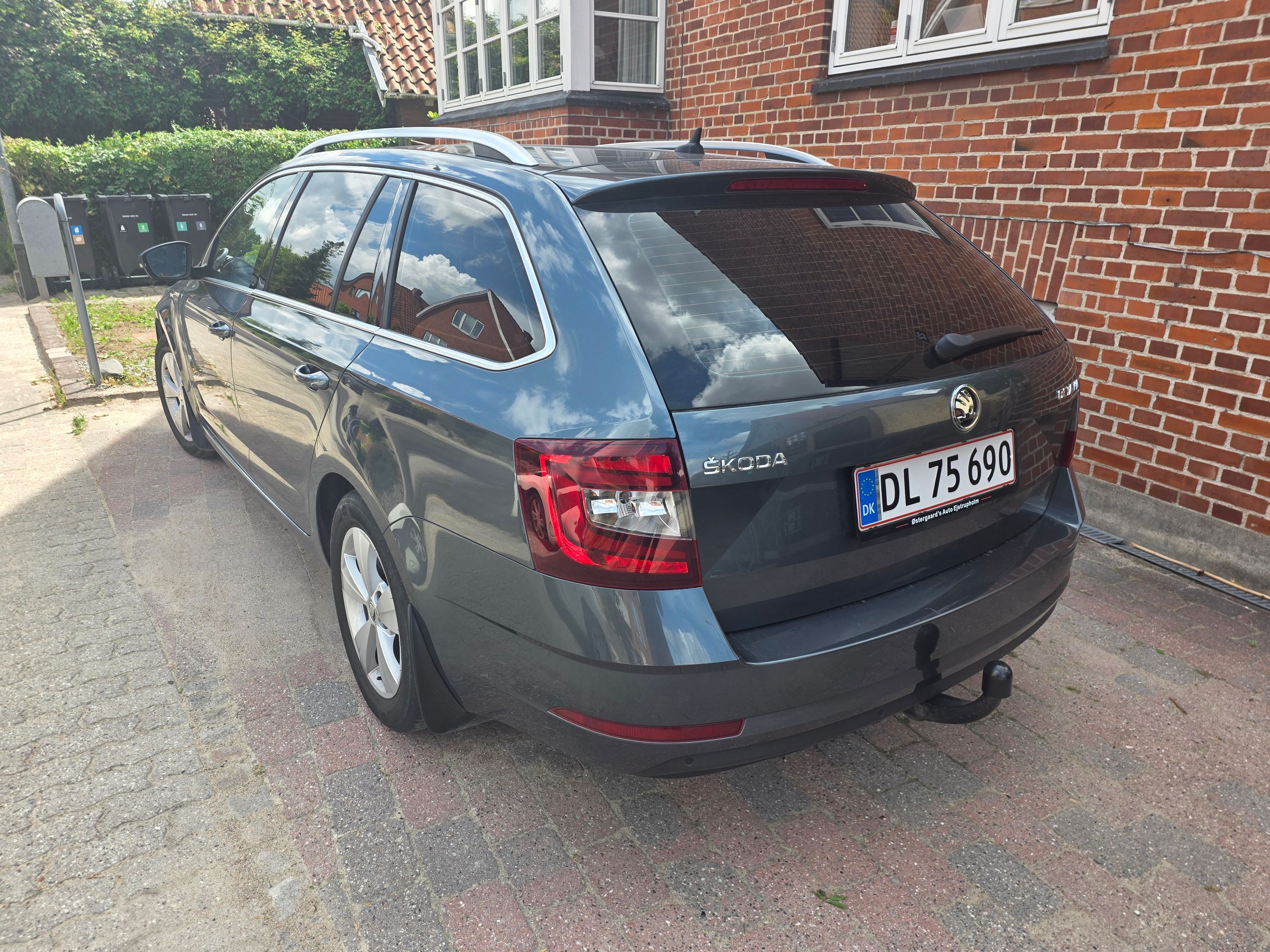 SKODA Octavia Thumbnail 2