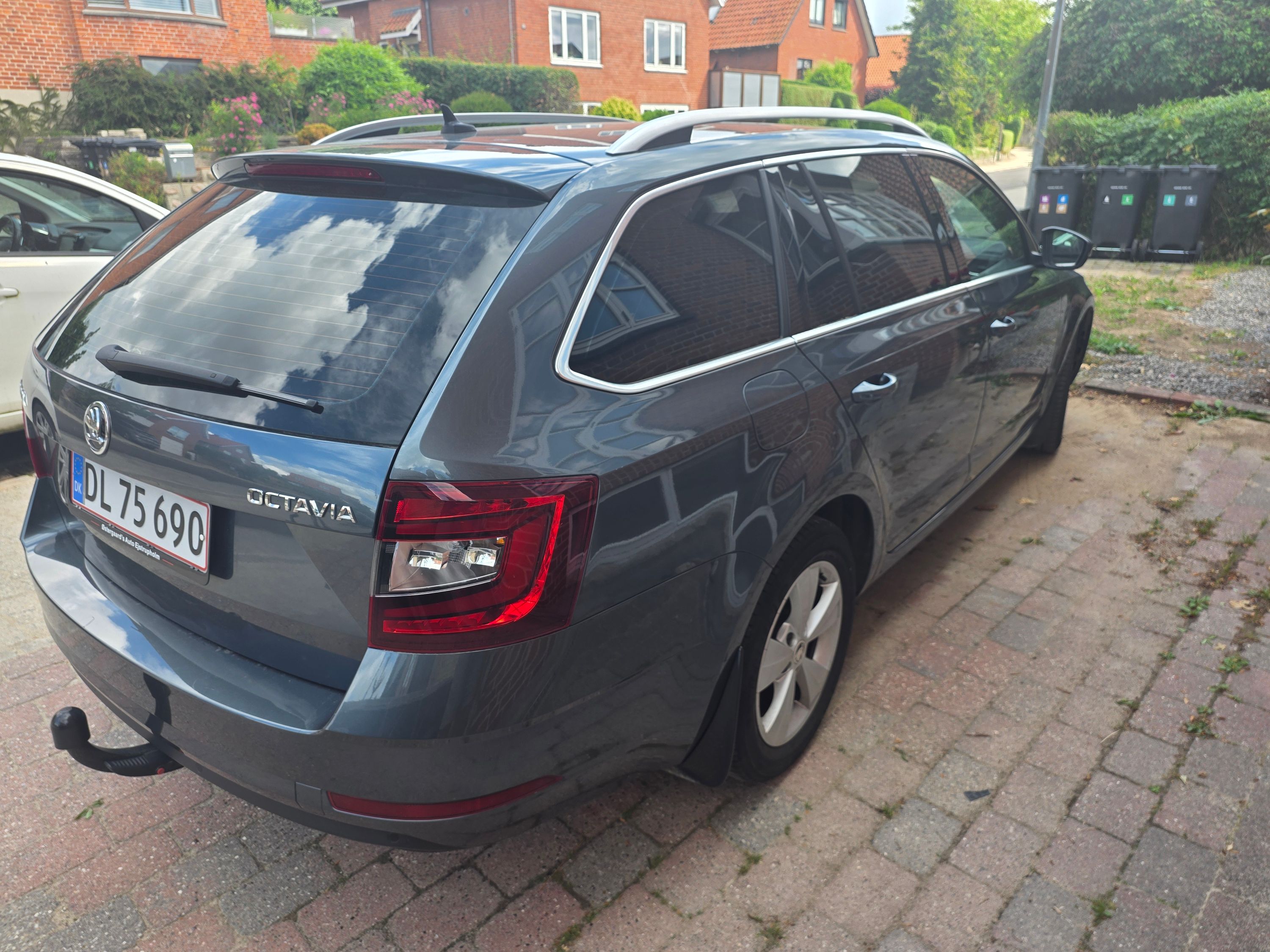 SKODA Octavia Thumbnail 3