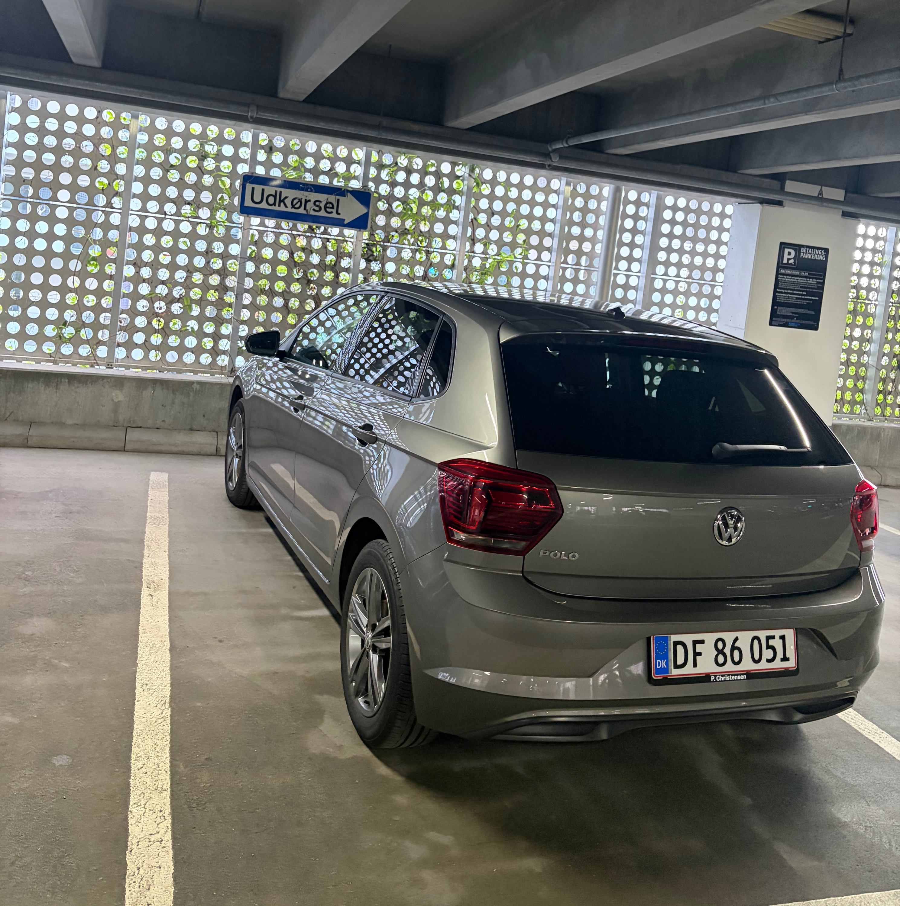 VOLKSWAGEN Polo Thumbnail 2