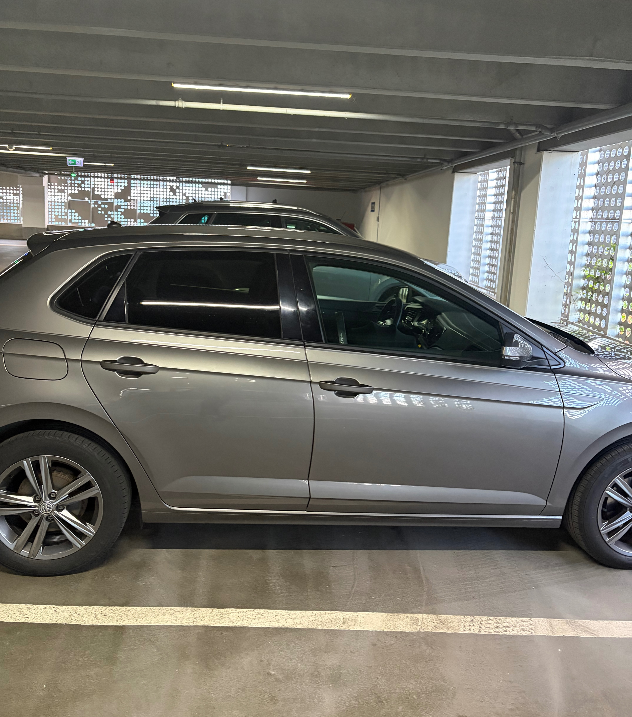 VOLKSWAGEN Polo Thumbnail 3