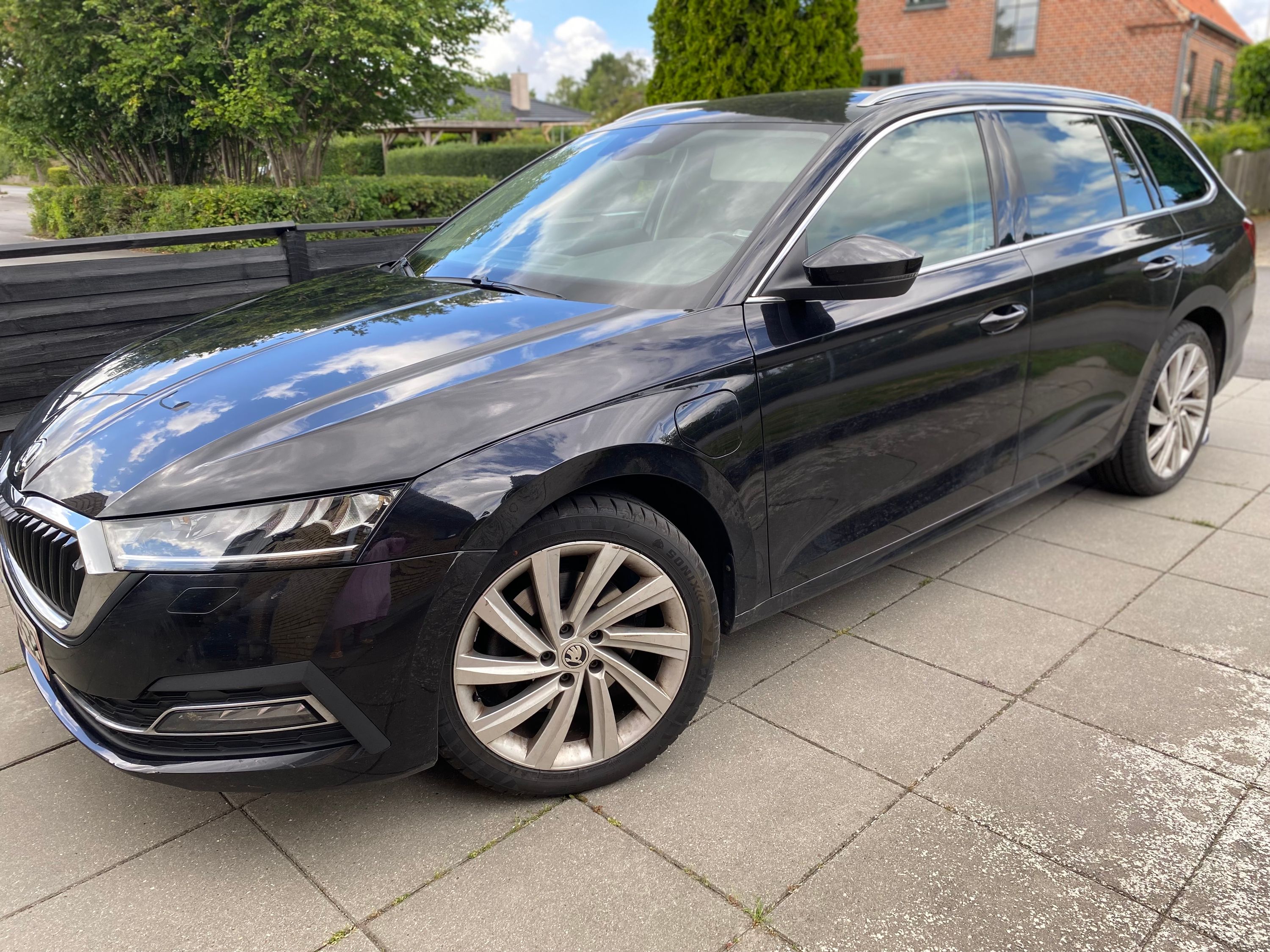 SKODA Octavia Thumbnail 1