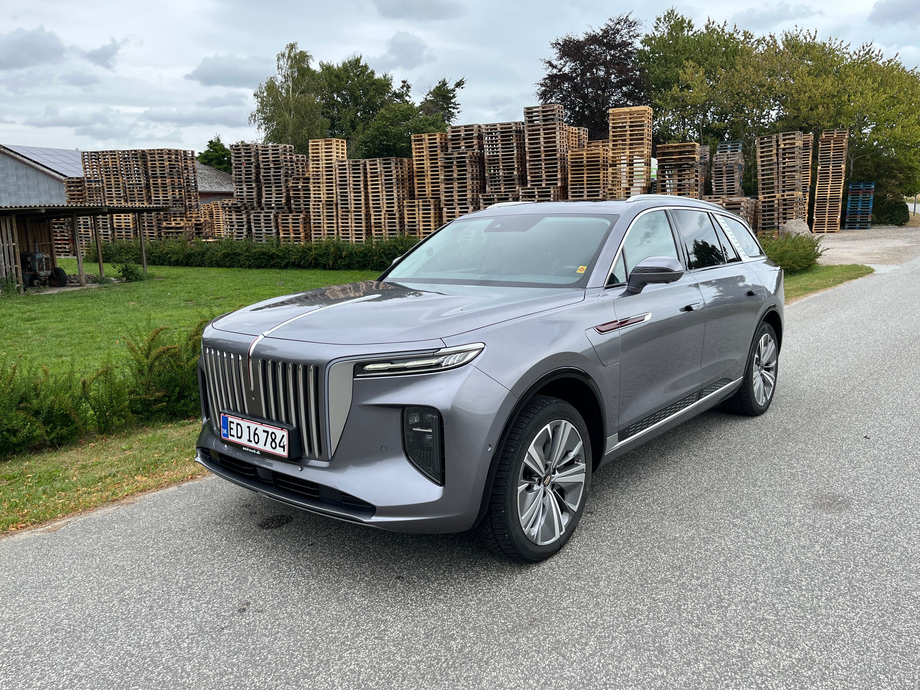 FAW Hongqi E-Hs9 Thumbnail 3