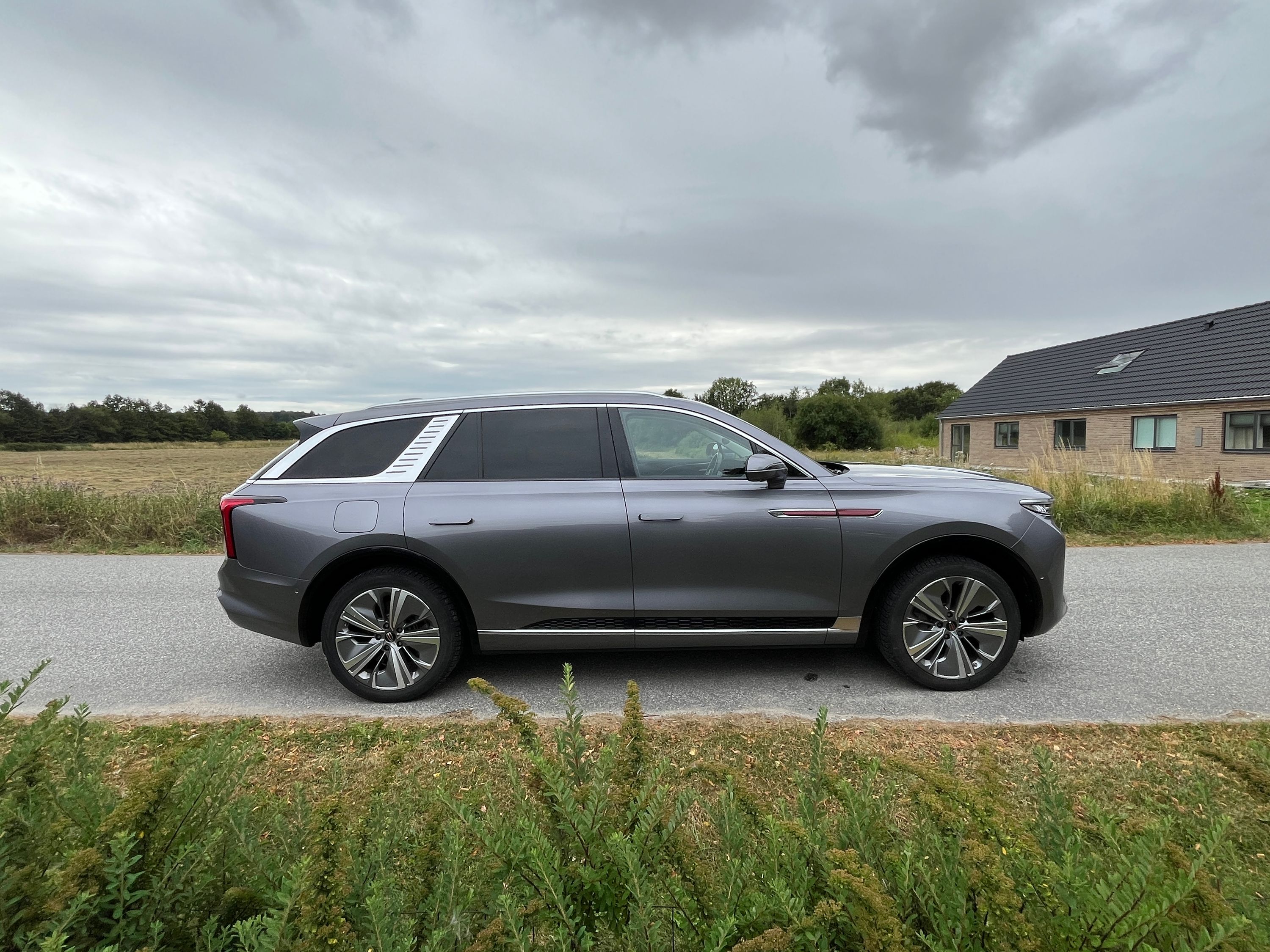 FAW Hongqi E-Hs9 Thumbnail 4