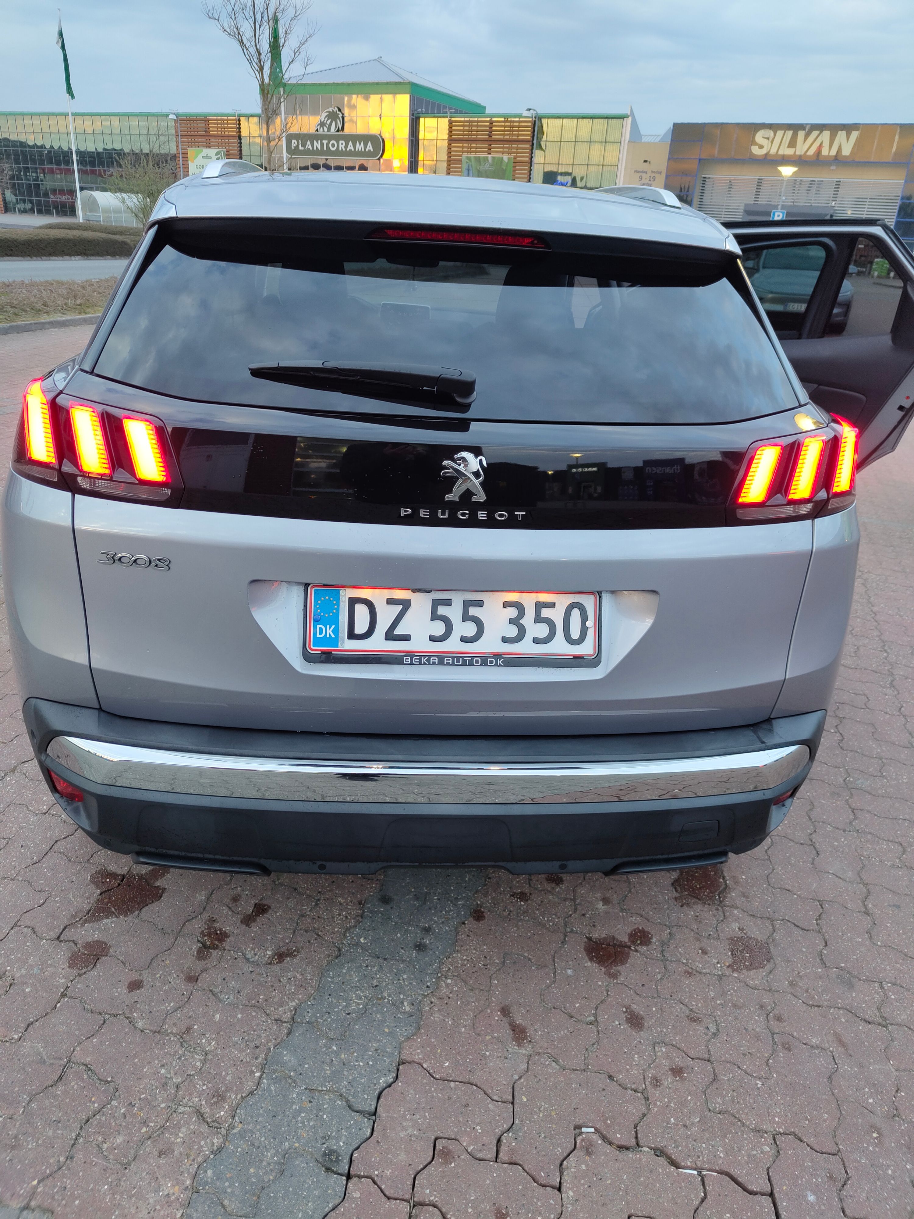 PEUGEOT 3008 Thumbnail 2
