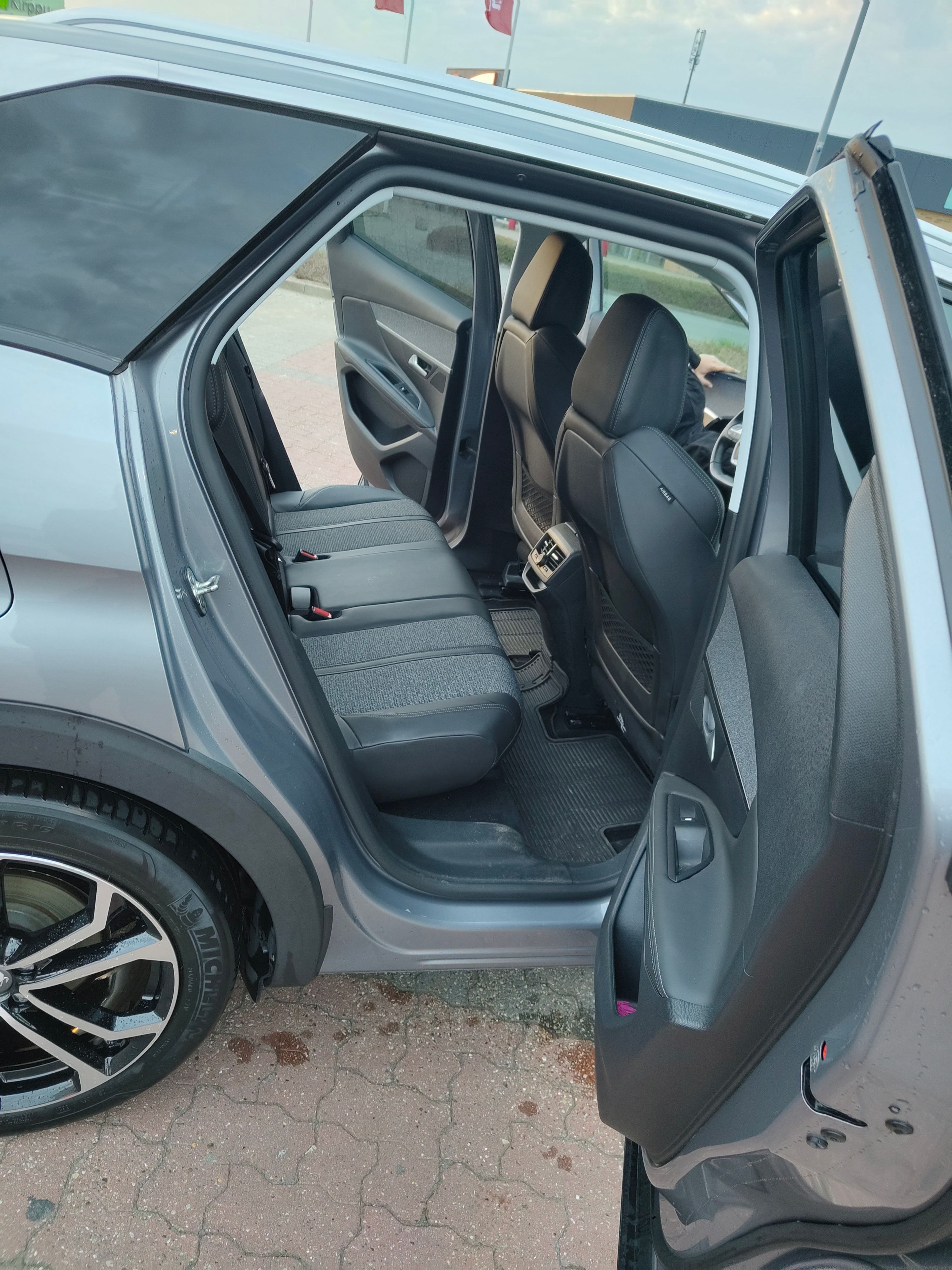 PEUGEOT 3008 Thumbnail 5