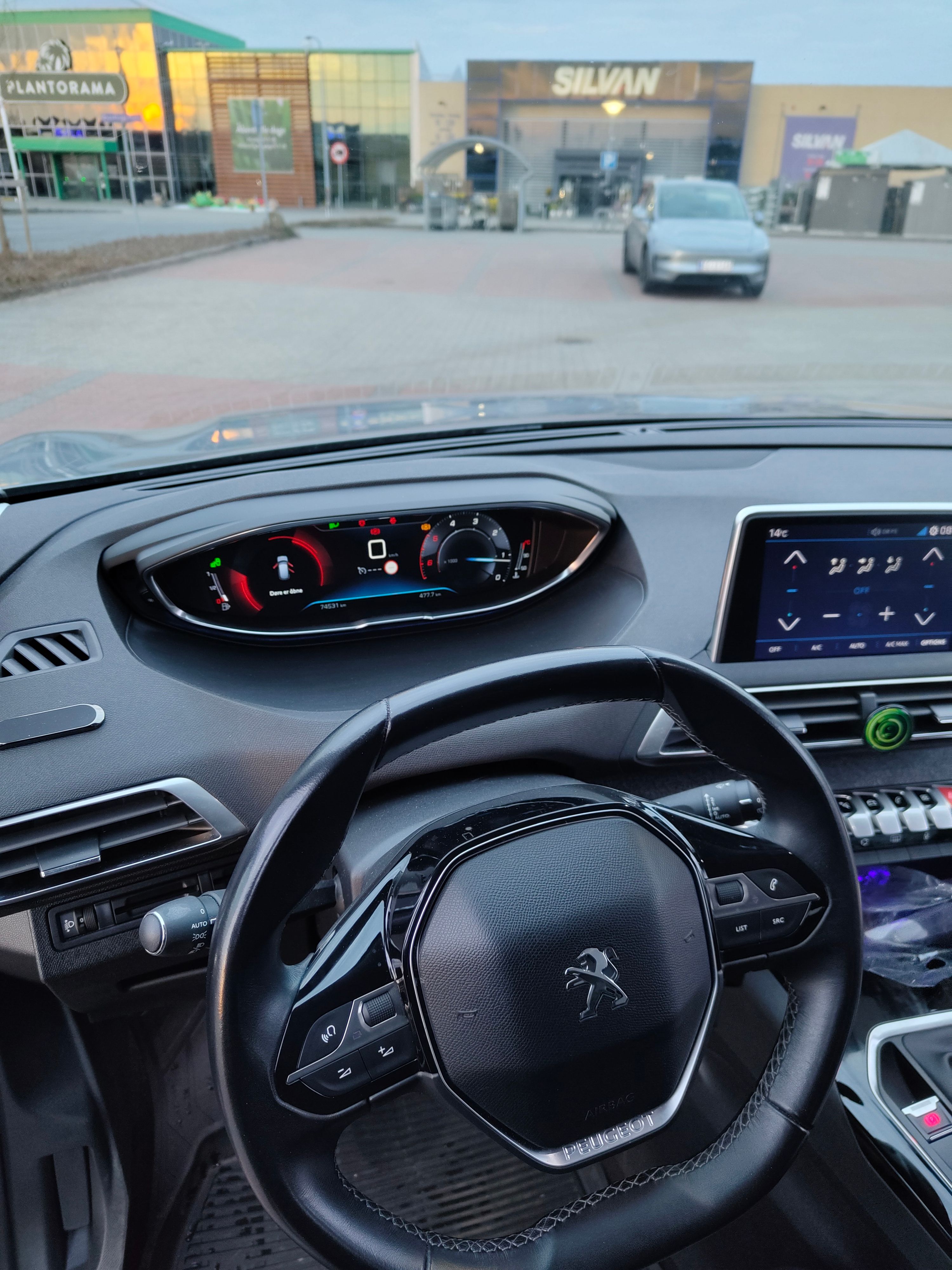 PEUGEOT 3008 Thumbnail 13