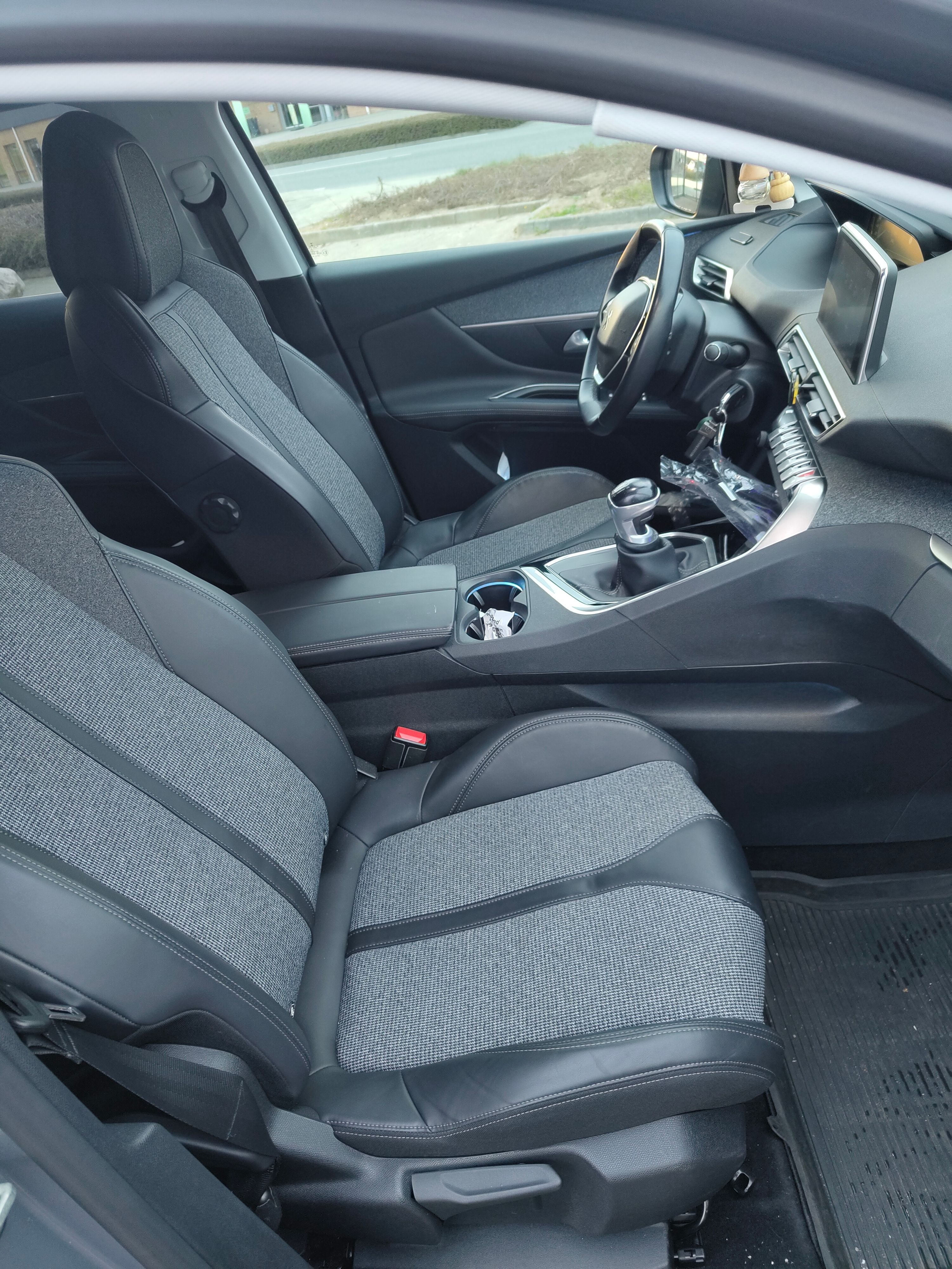 PEUGEOT 3008 Thumbnail 4