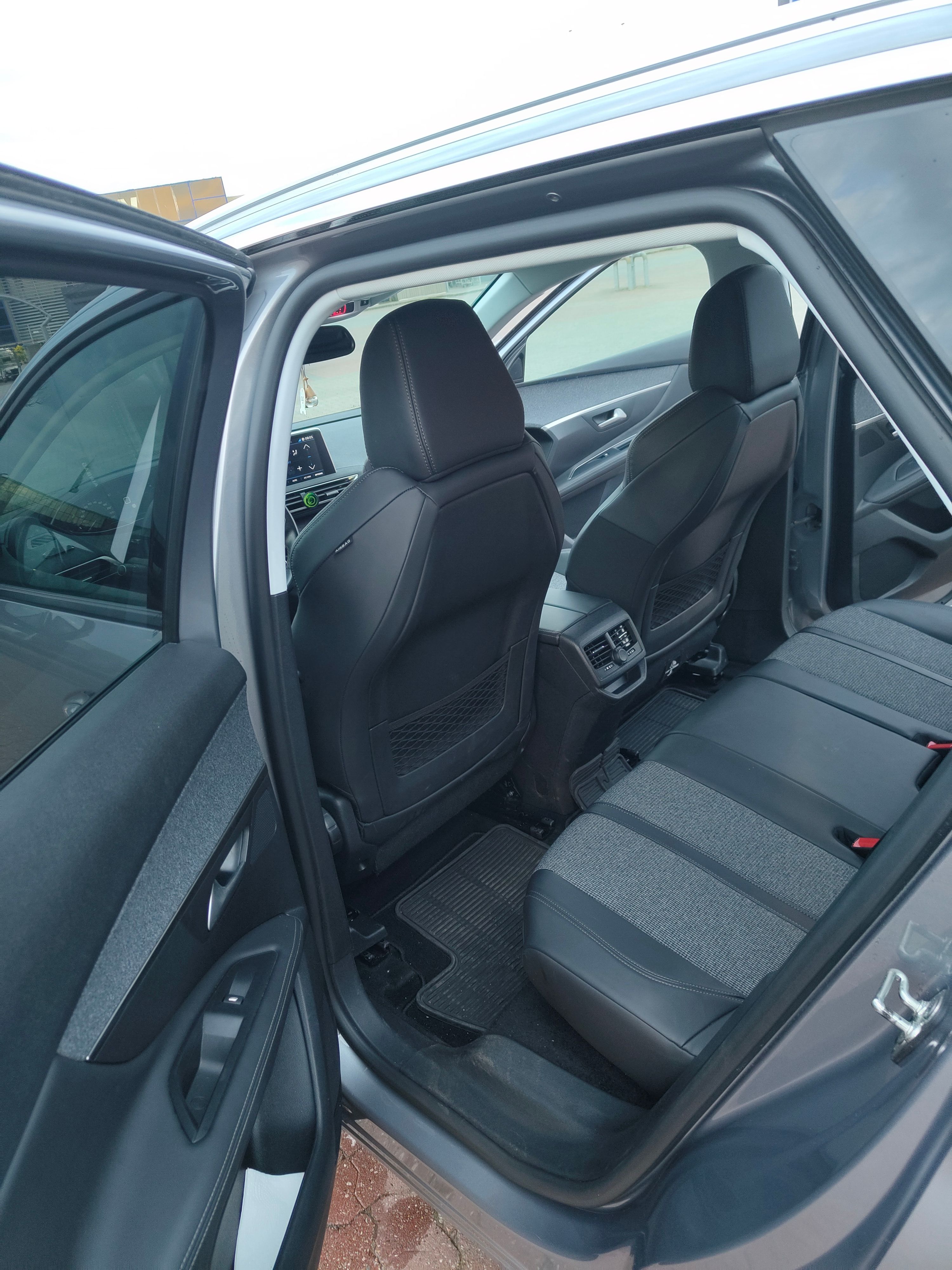 PEUGEOT 3008 Thumbnail 3