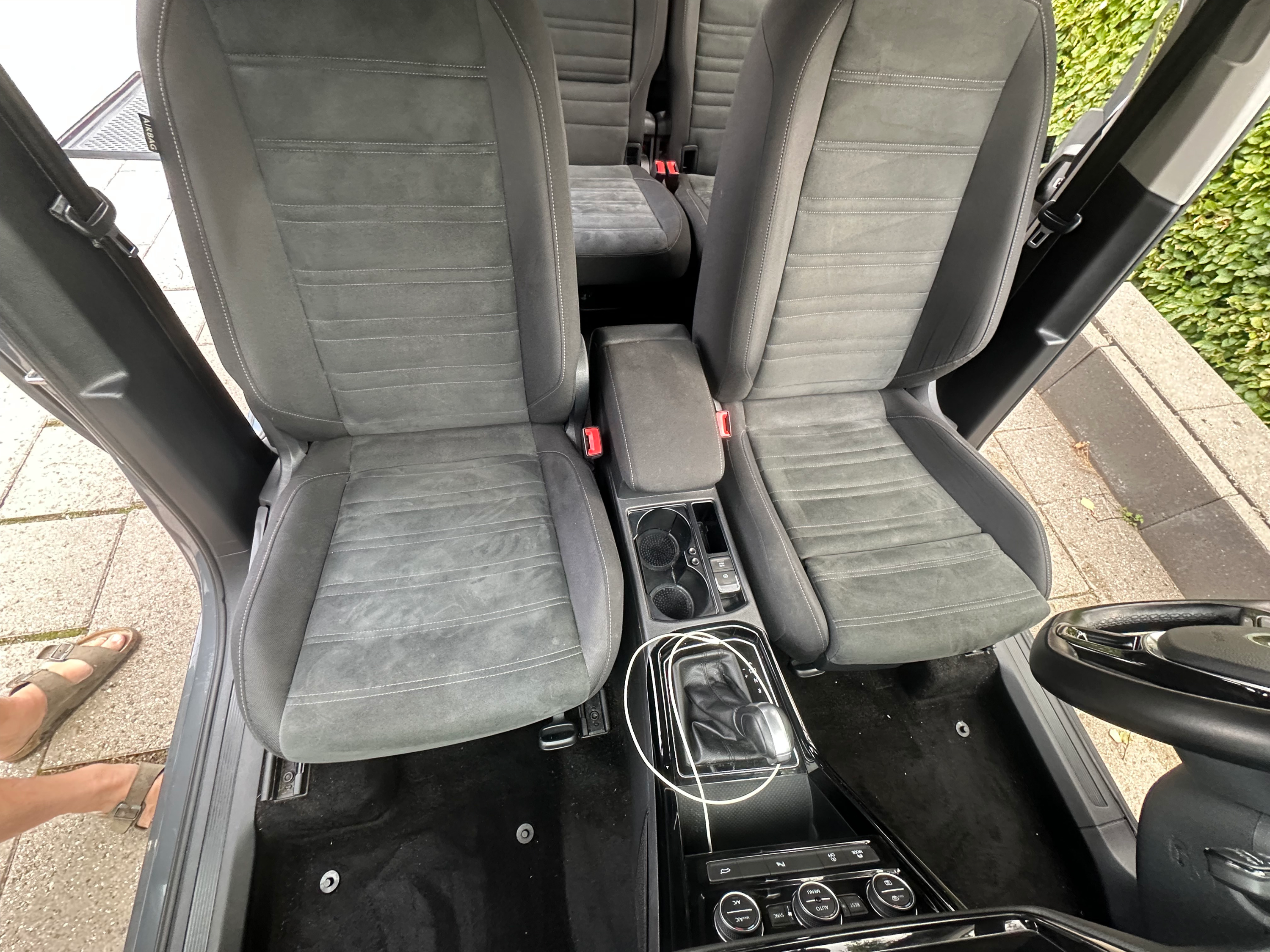 VOLKSWAGEN Touran Thumbnail 3