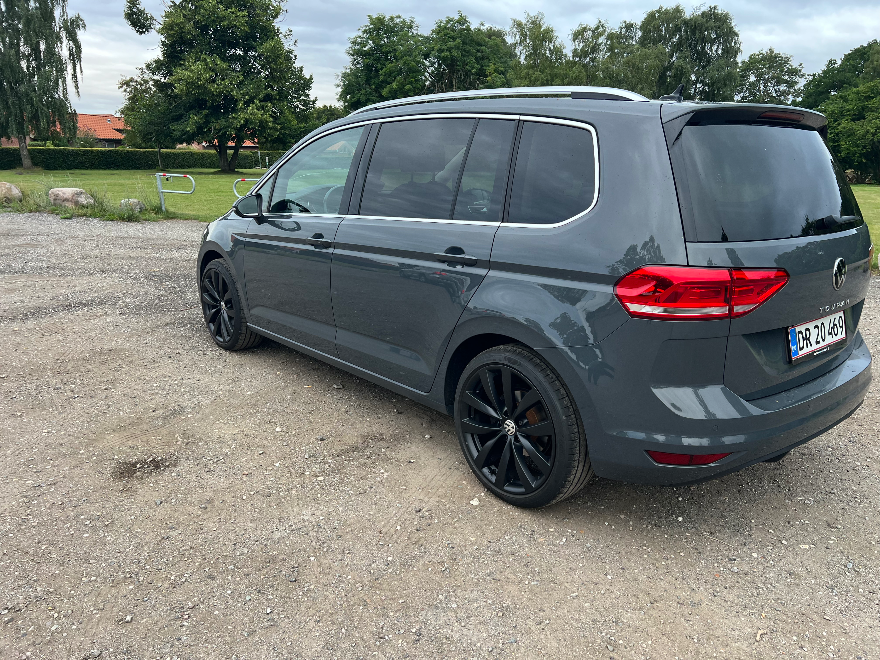 VOLKSWAGEN Touran Thumbnail 11