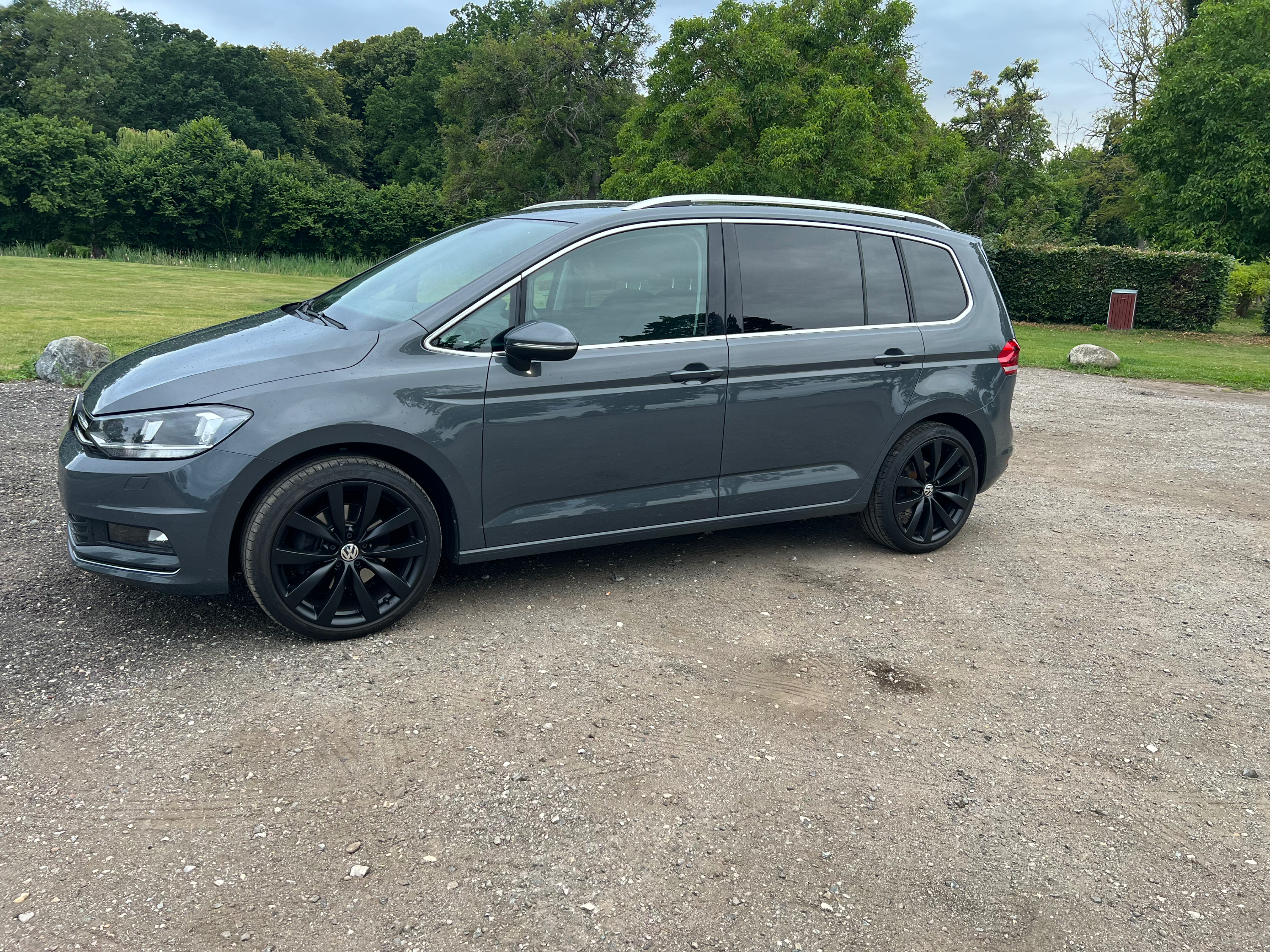 VOLKSWAGEN Touran