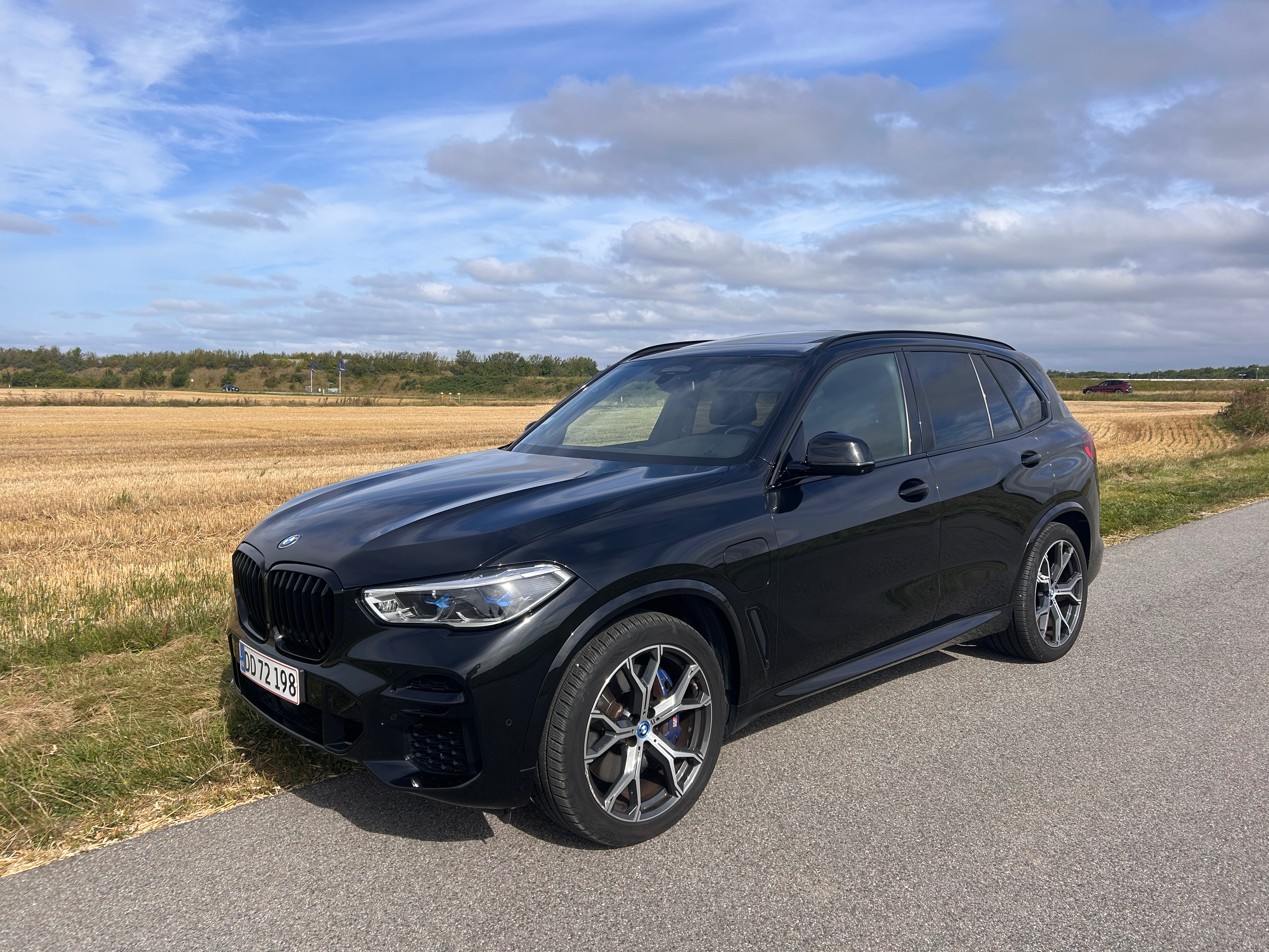 BMW X5 Thumbnail 1