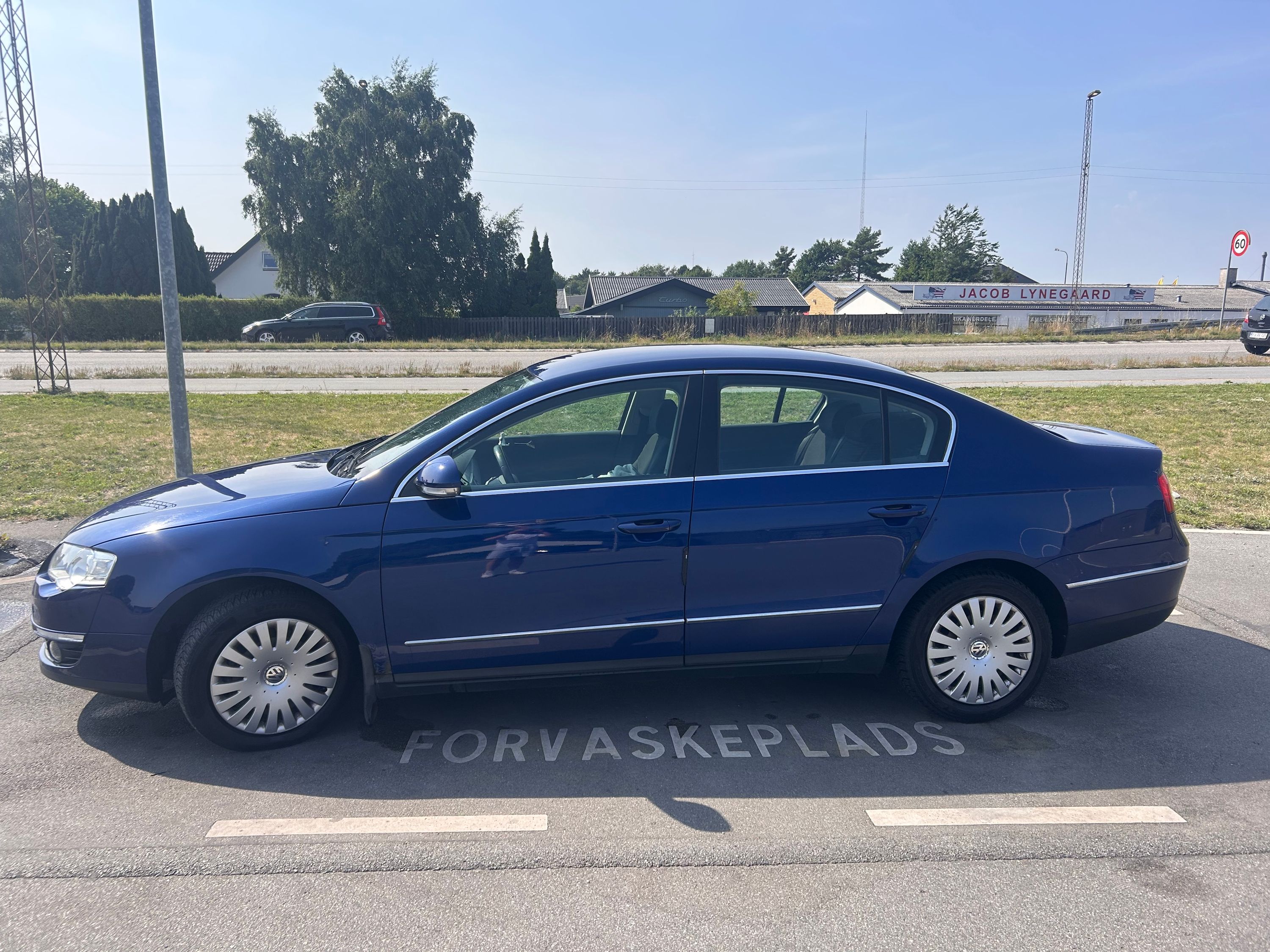 VOLKSWAGEN Passat Thumbnail 14