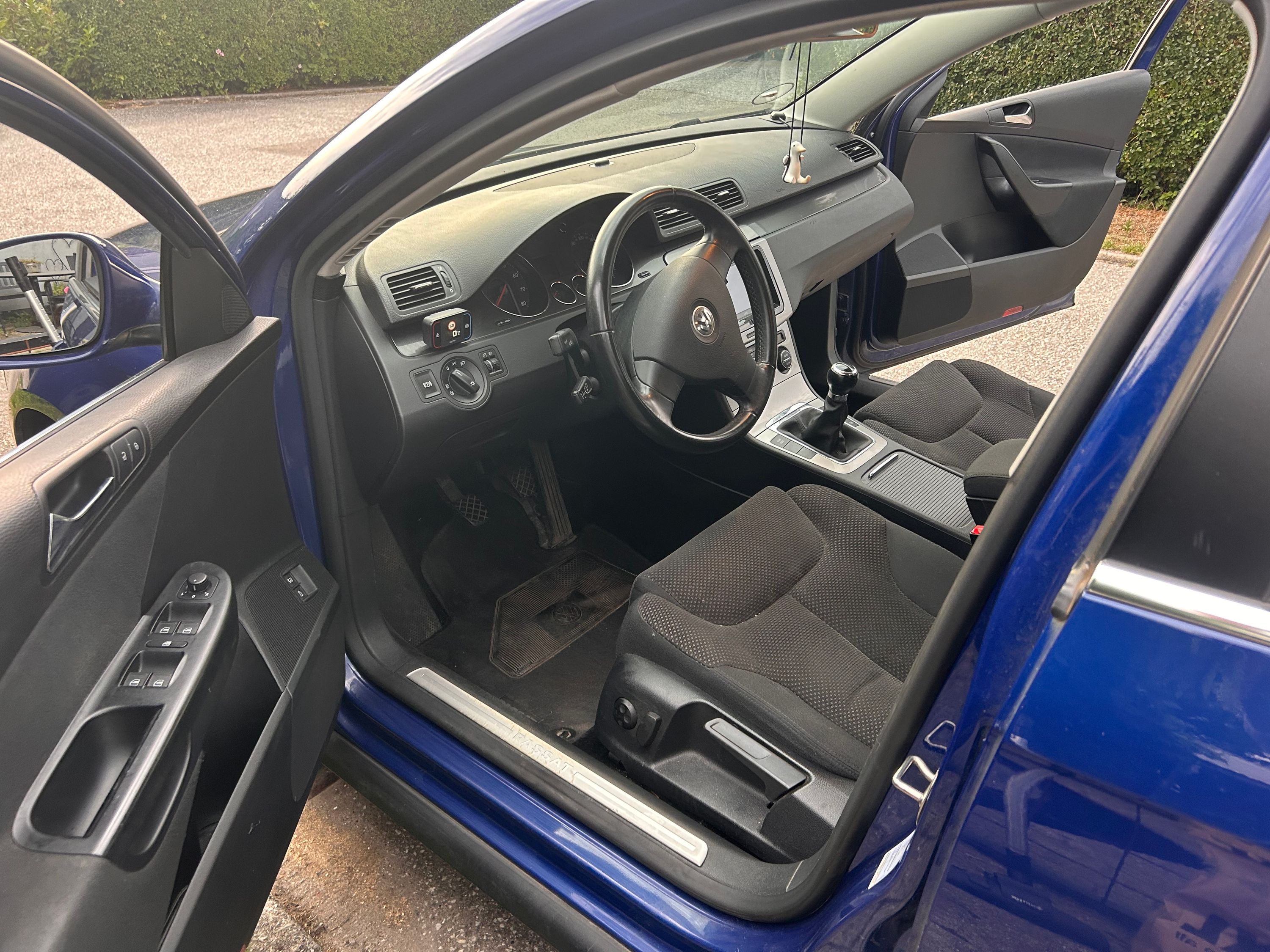 VOLKSWAGEN Passat Thumbnail 10