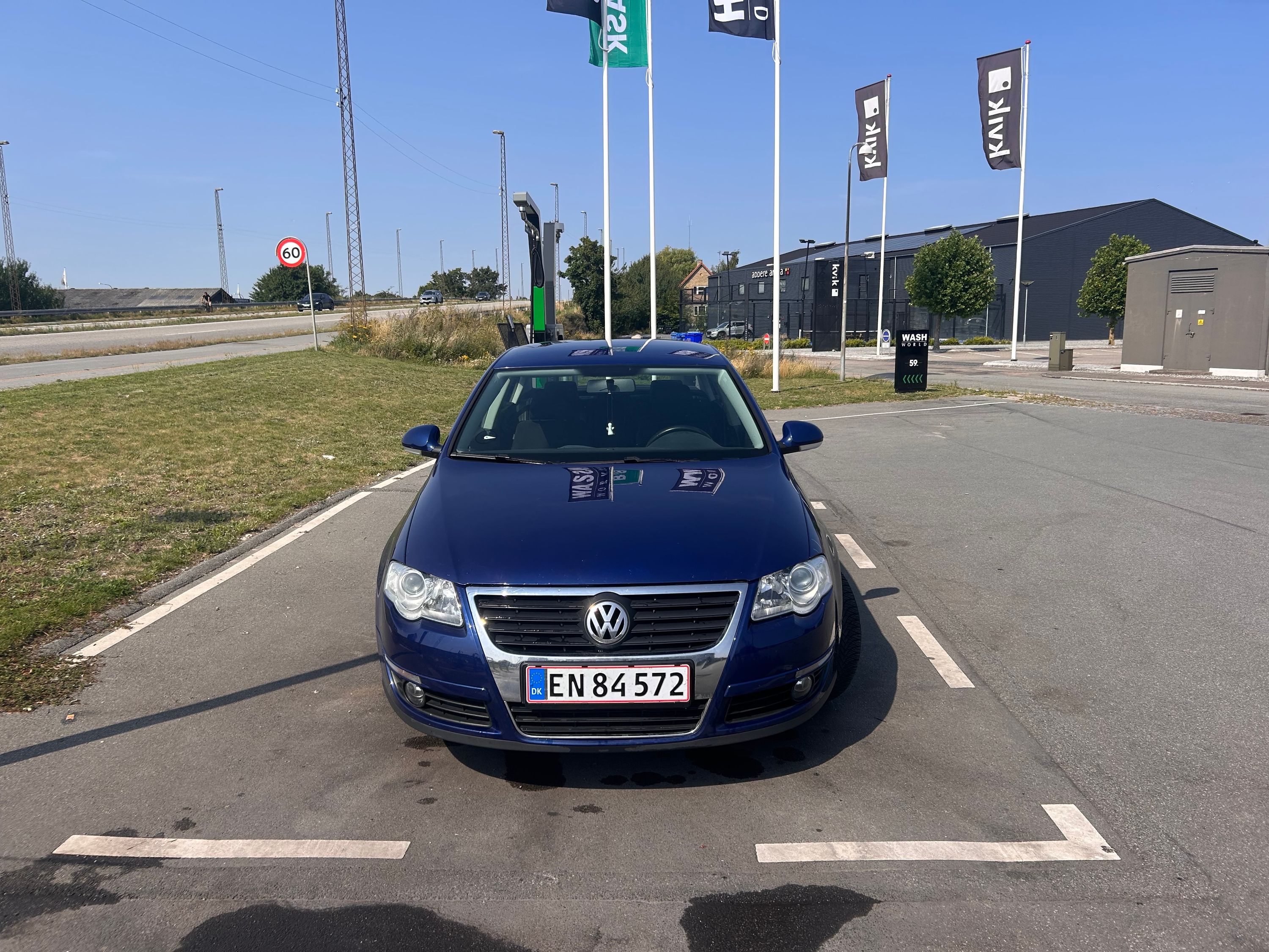 VOLKSWAGEN Passat Thumbnail 4