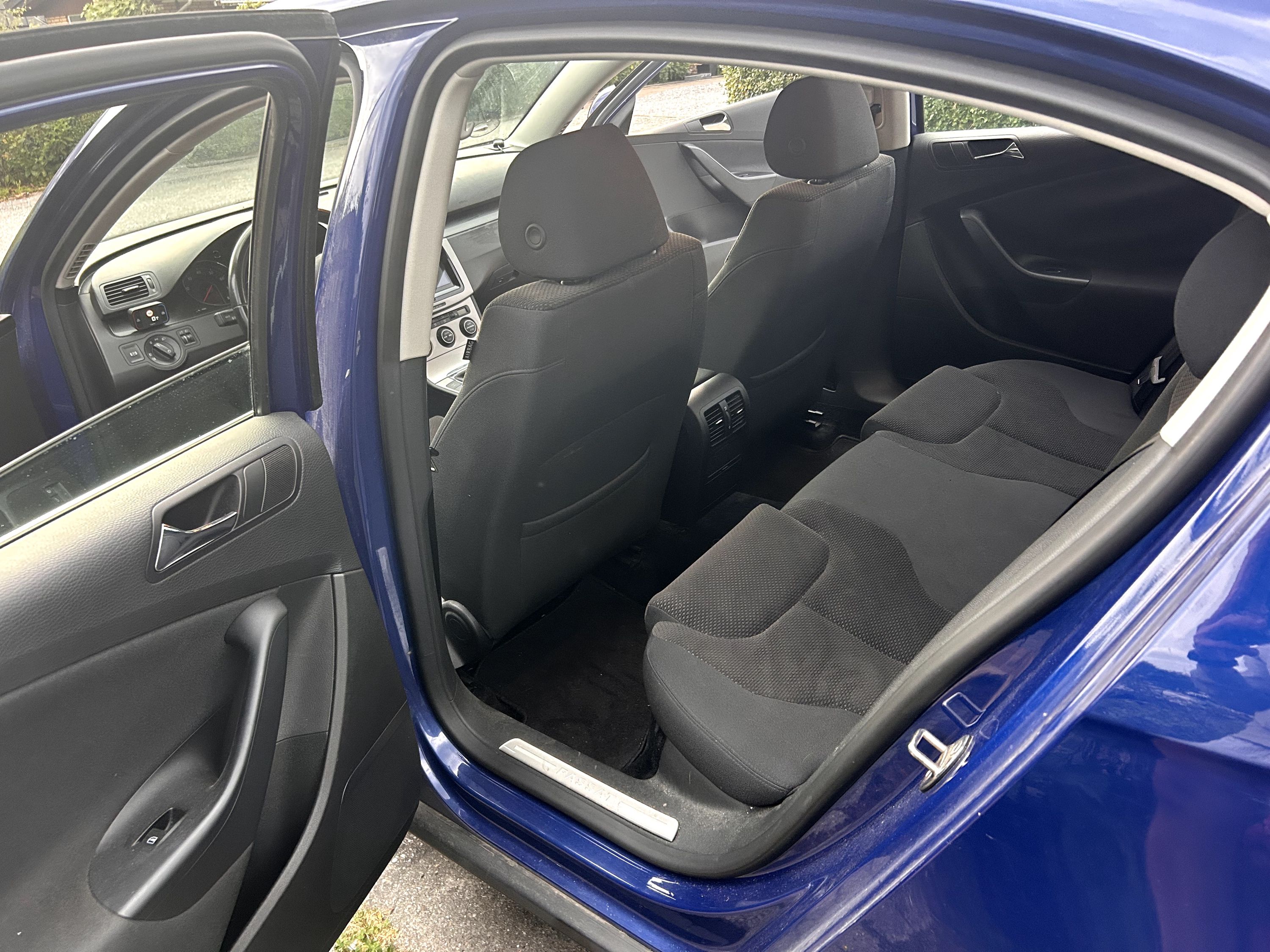 VOLKSWAGEN Passat Thumbnail 8