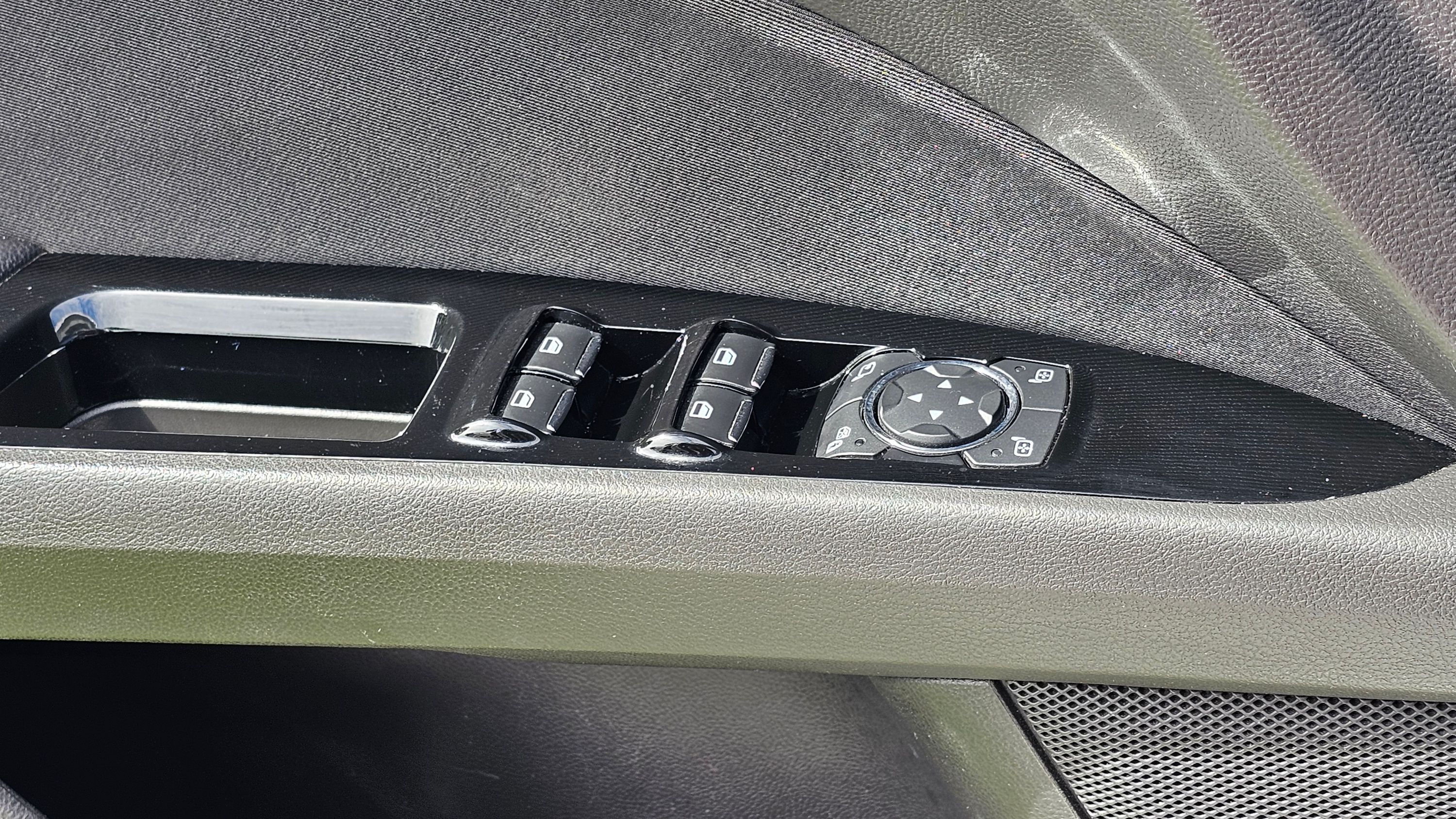 FORD Mondeo Thumbnail 2