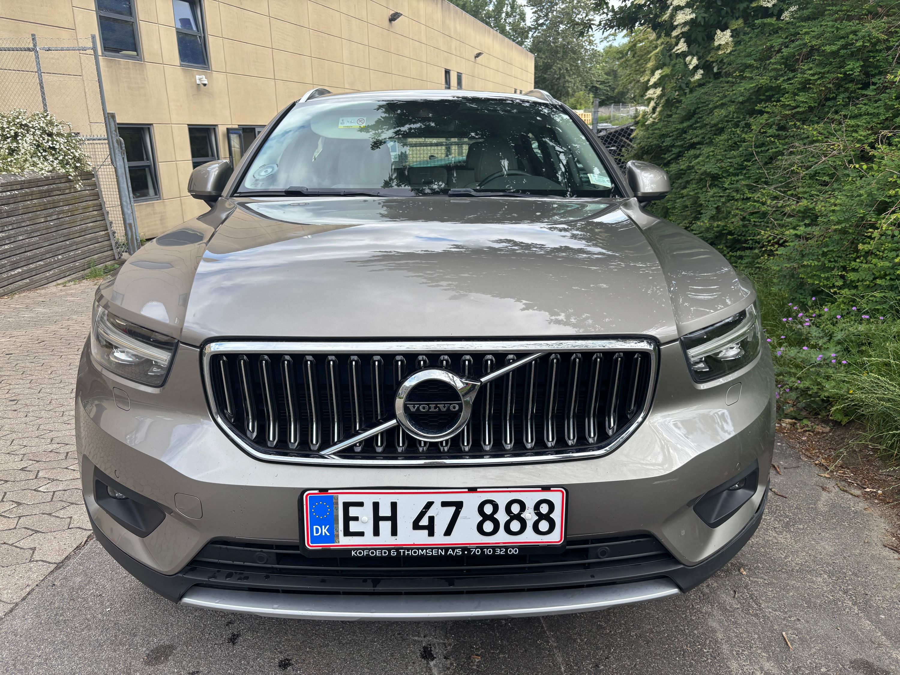 VOLVO Xc40 Thumbnail 2