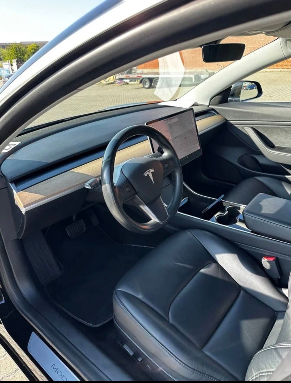 TESLA Model 3 Thumbnail 8