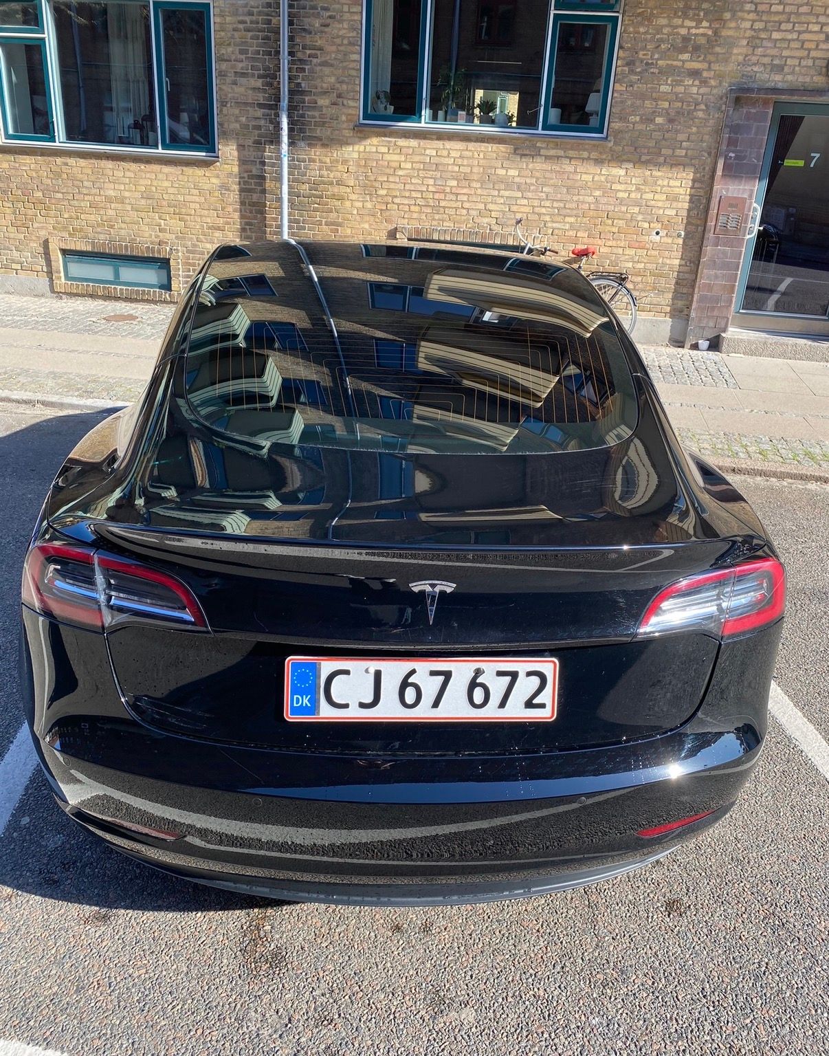 TESLA Model 3 Thumbnail 4