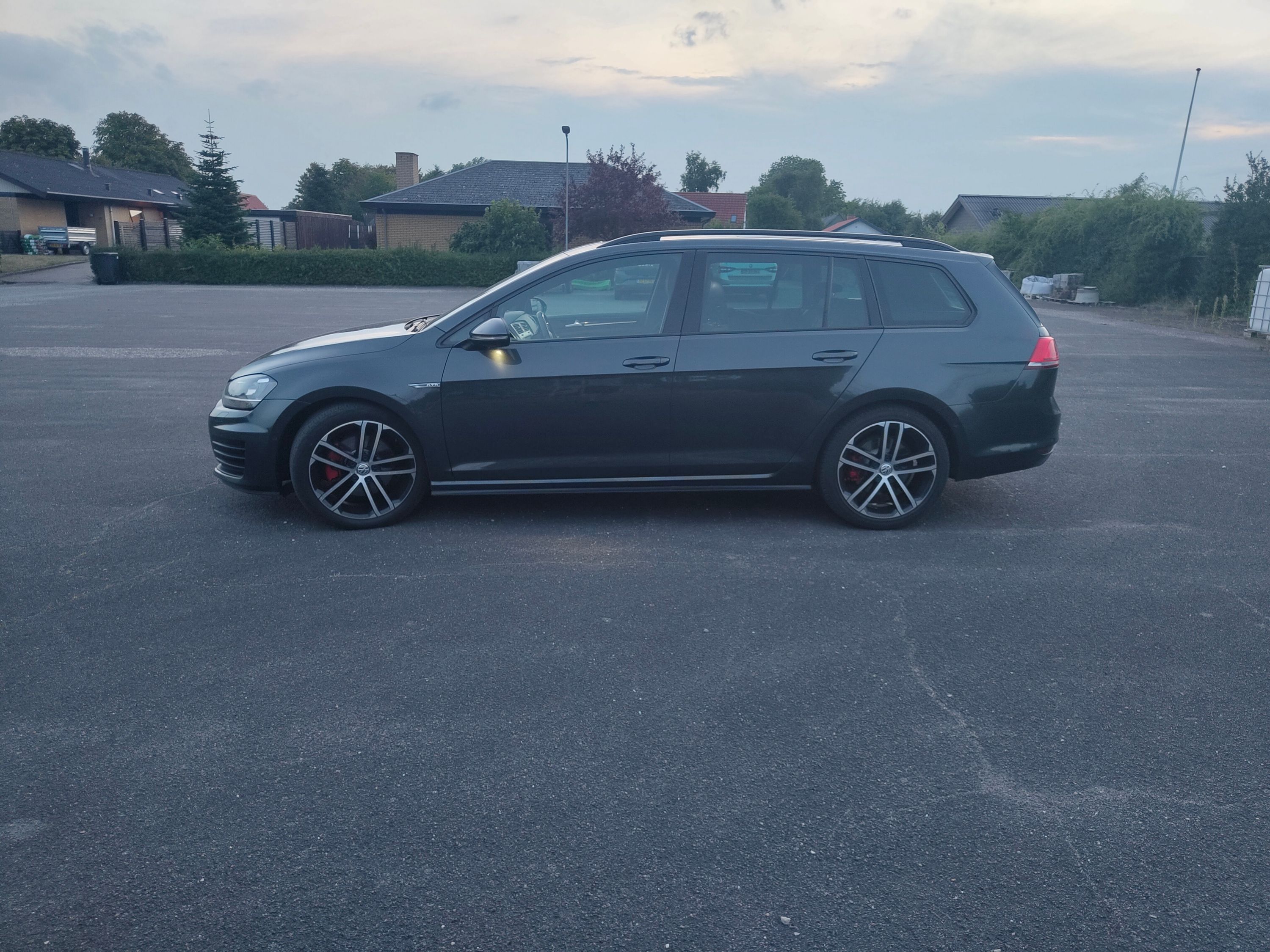 VW Golf Thumbnail 10