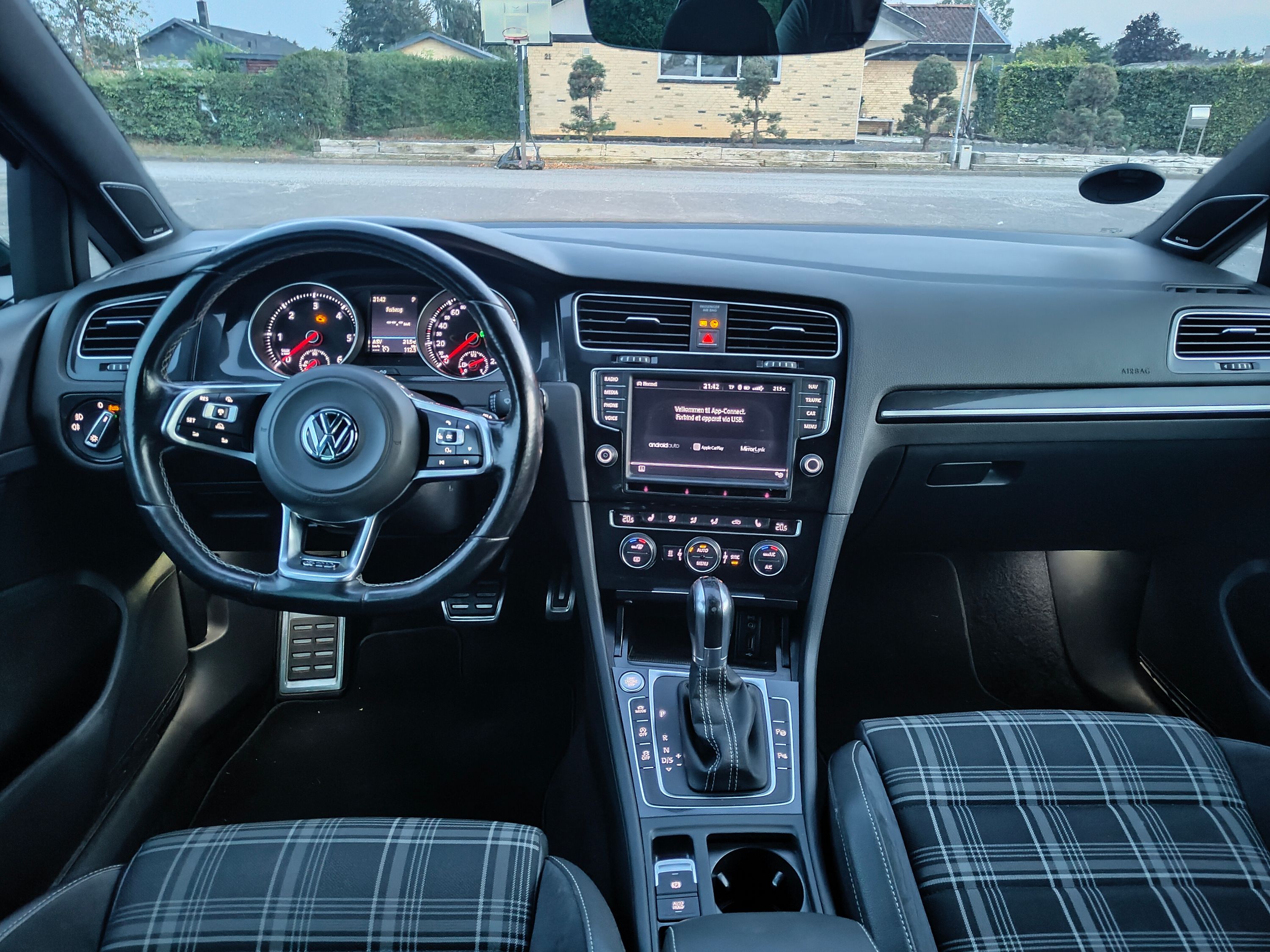 VW Golf Thumbnail 5