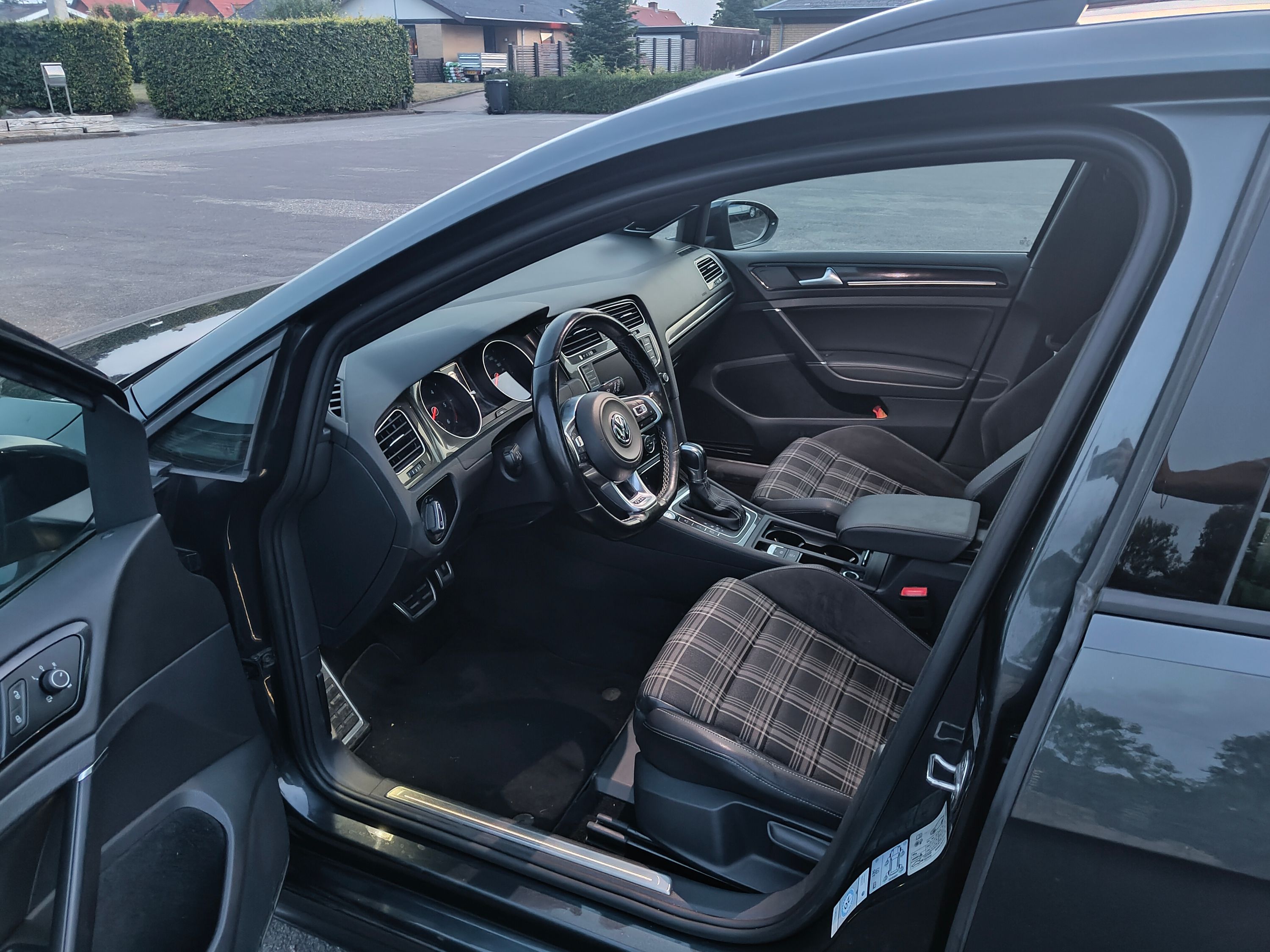 VW Golf Thumbnail 11