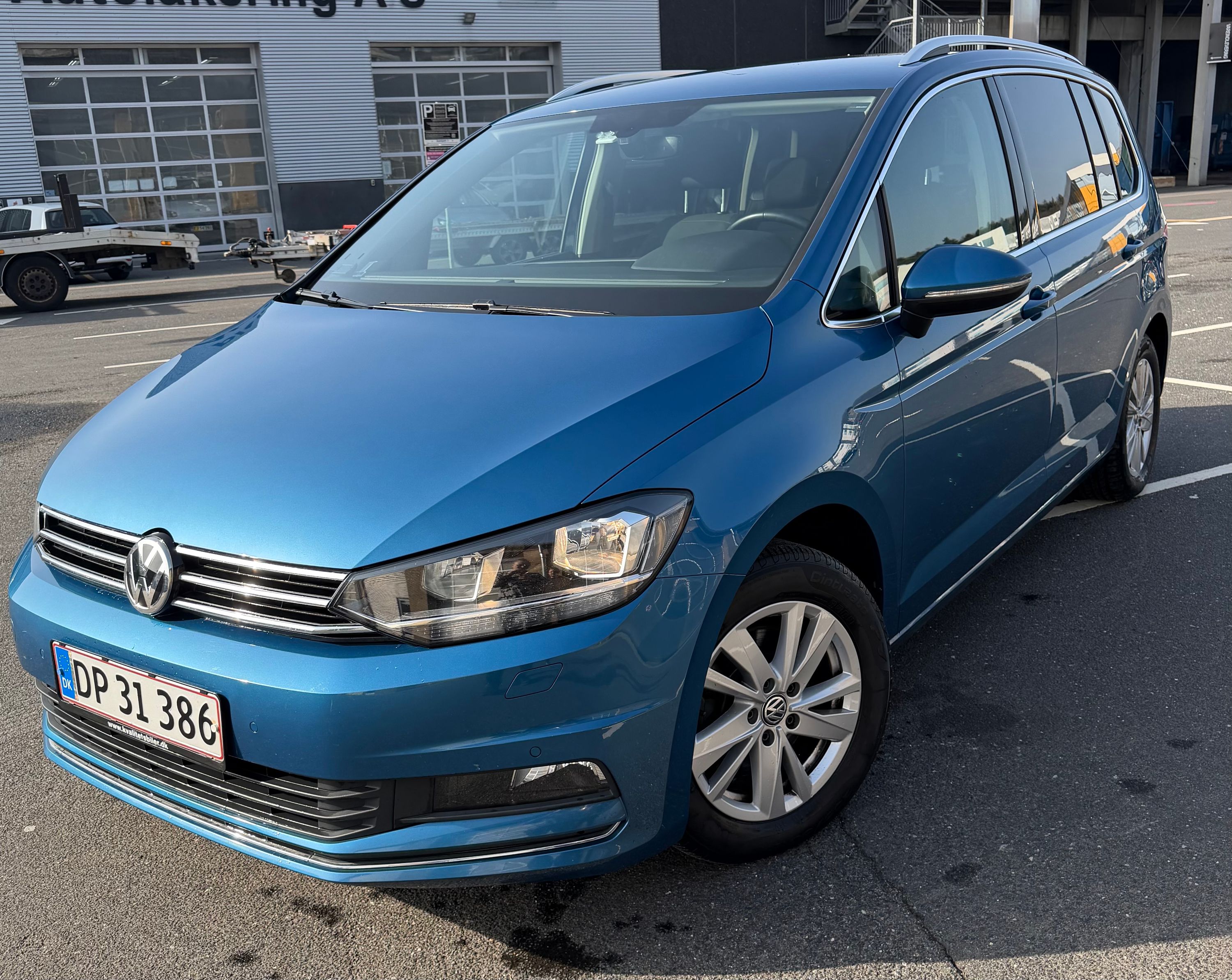 VOLKSWAGEN Touran 1