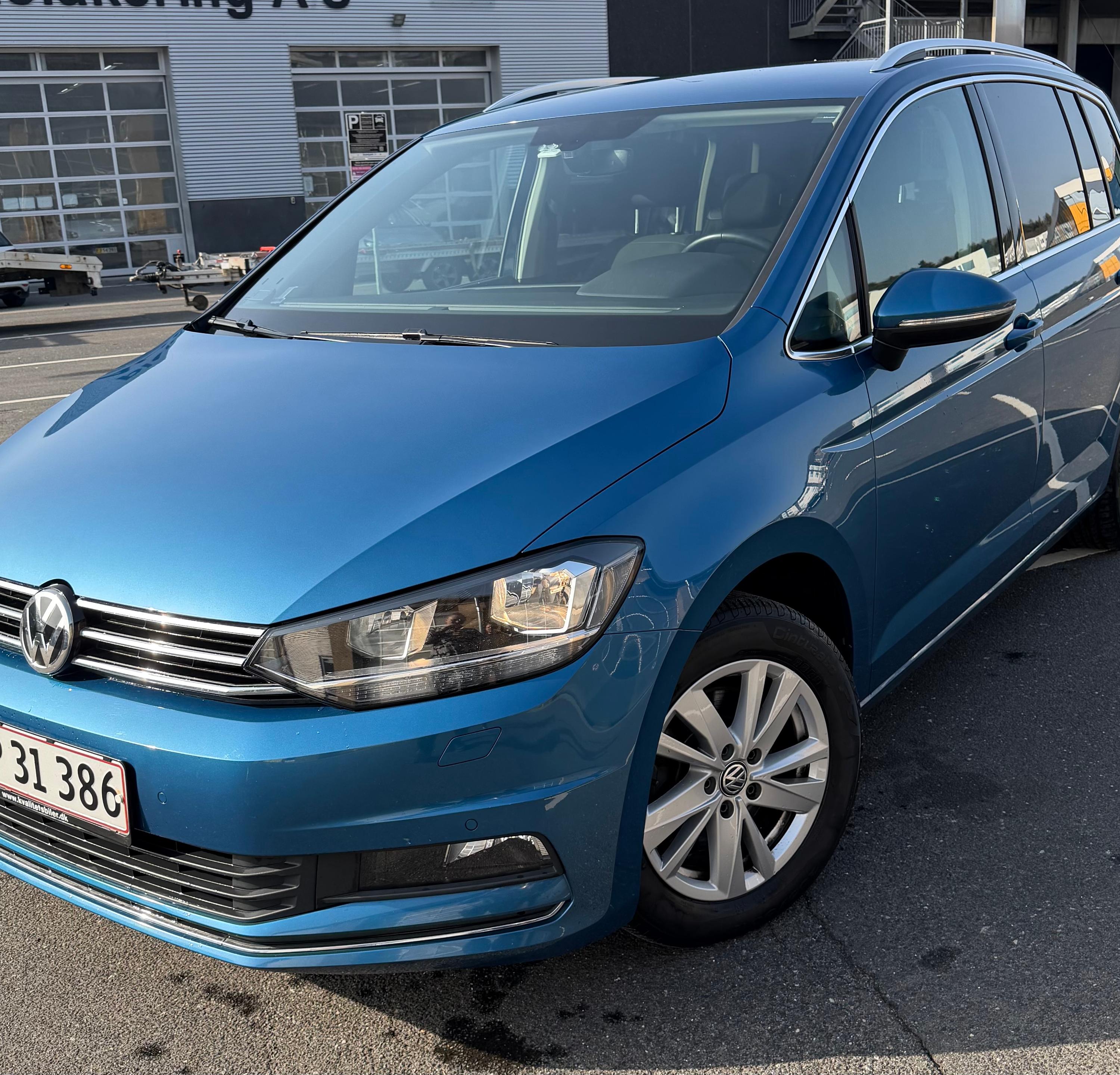 VOLKSWAGEN Touran