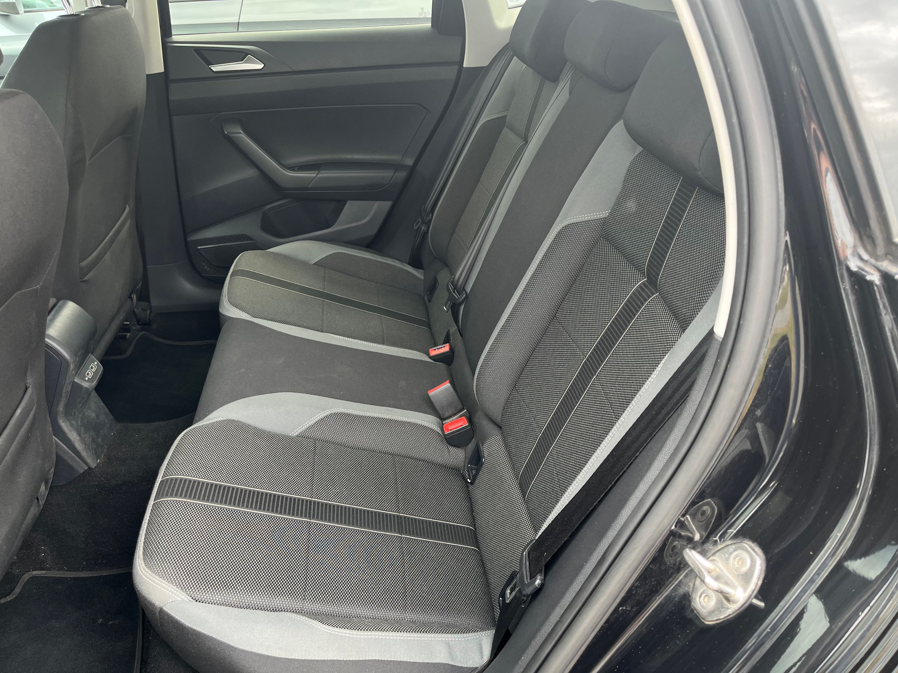 VOLKSWAGEN Polo Thumbnail 6