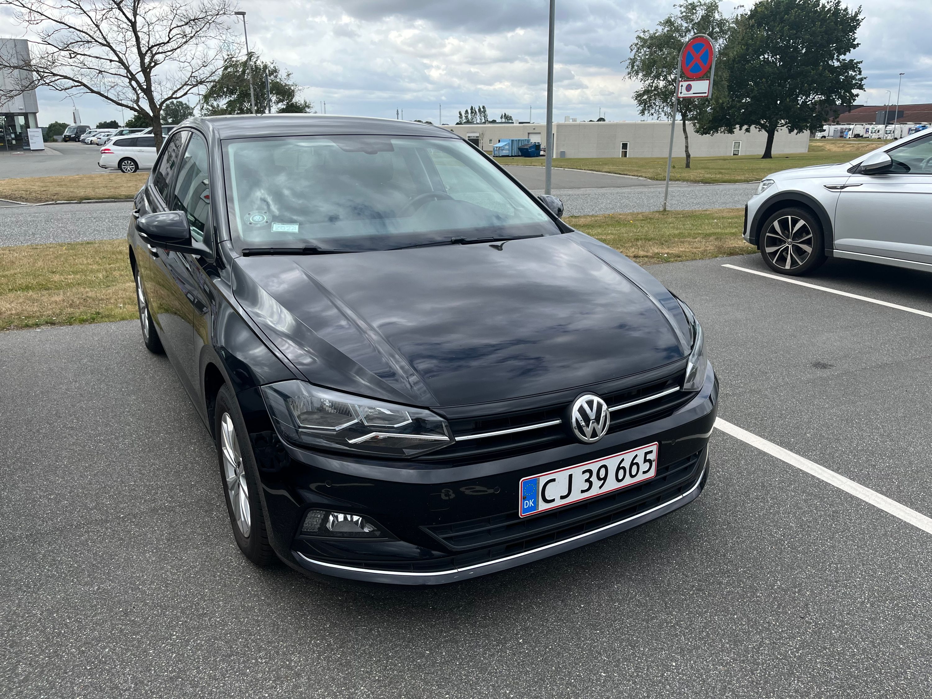 VOLKSWAGEN Polo 1