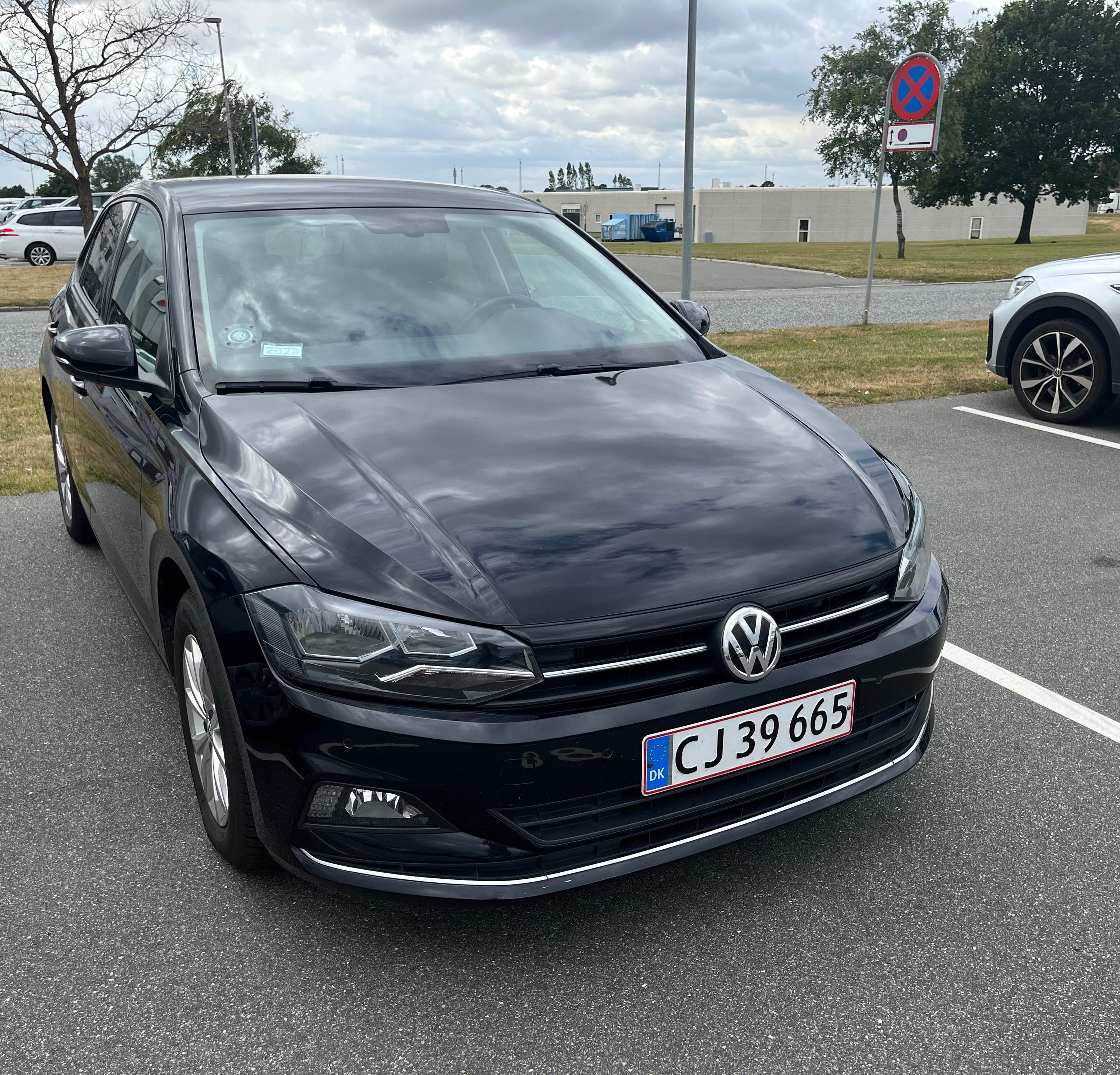 VOLKSWAGEN Polo