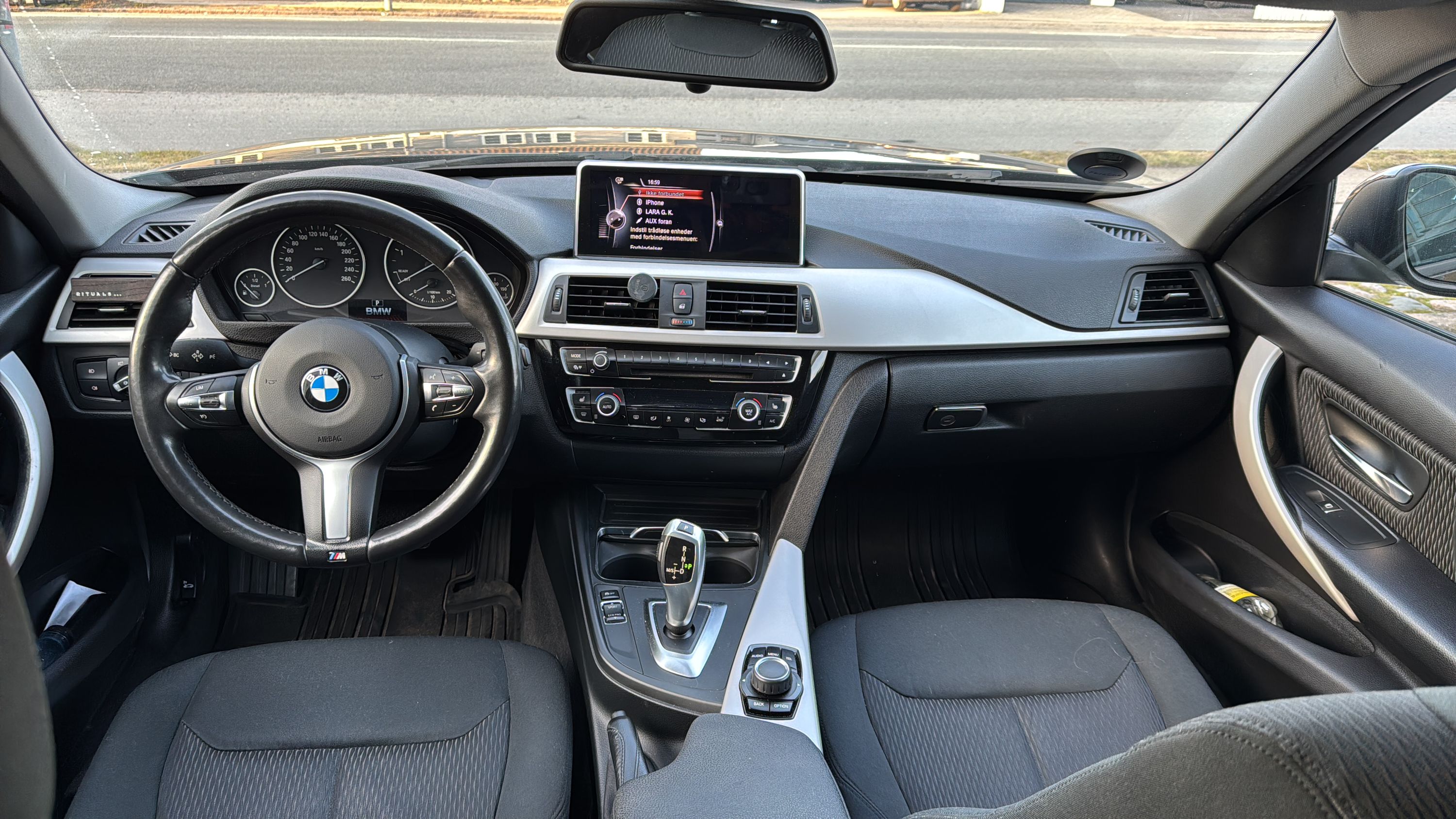 BMW  320d Thumbnail 9