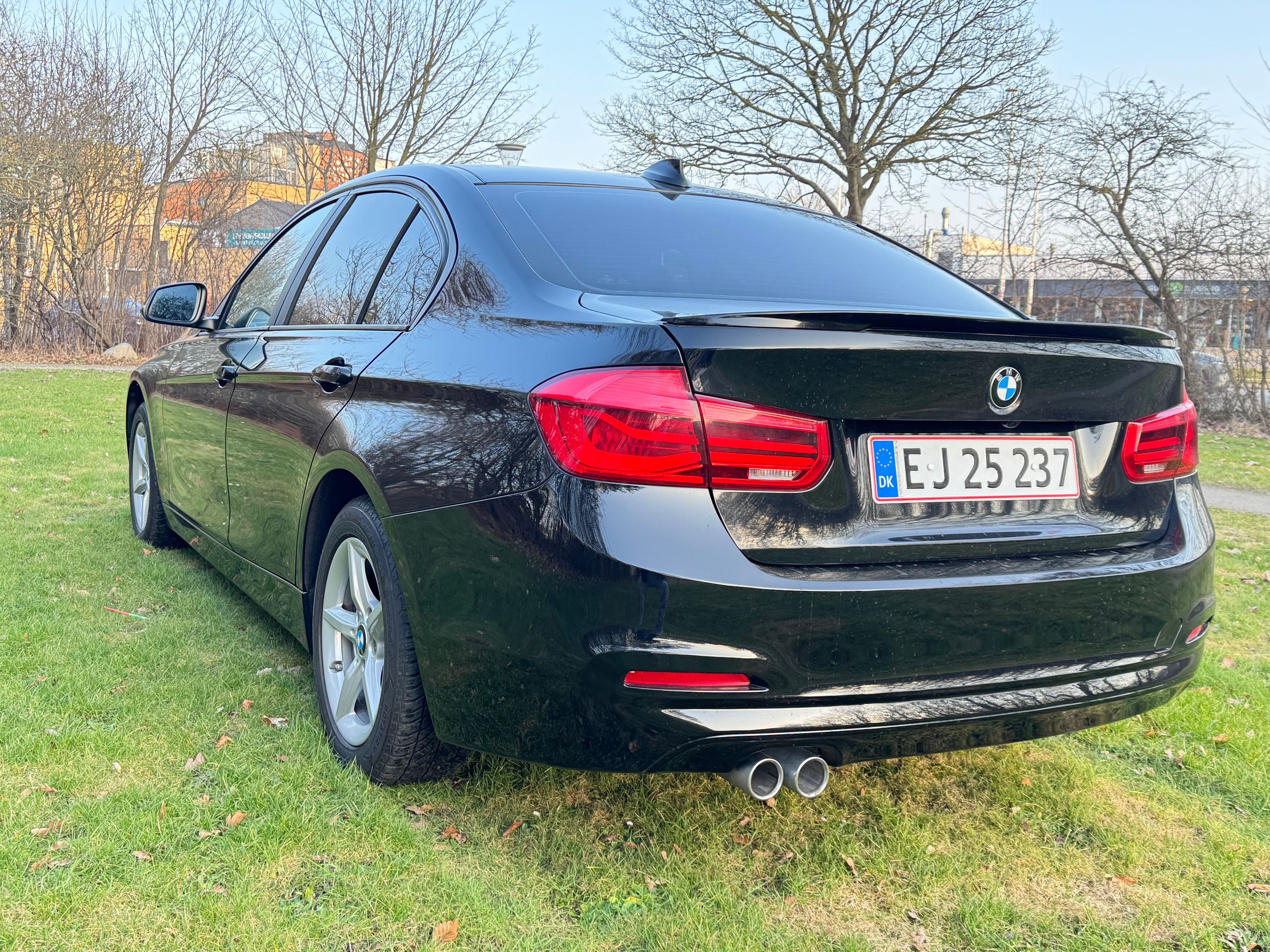 BMW  320d Thumbnail 6