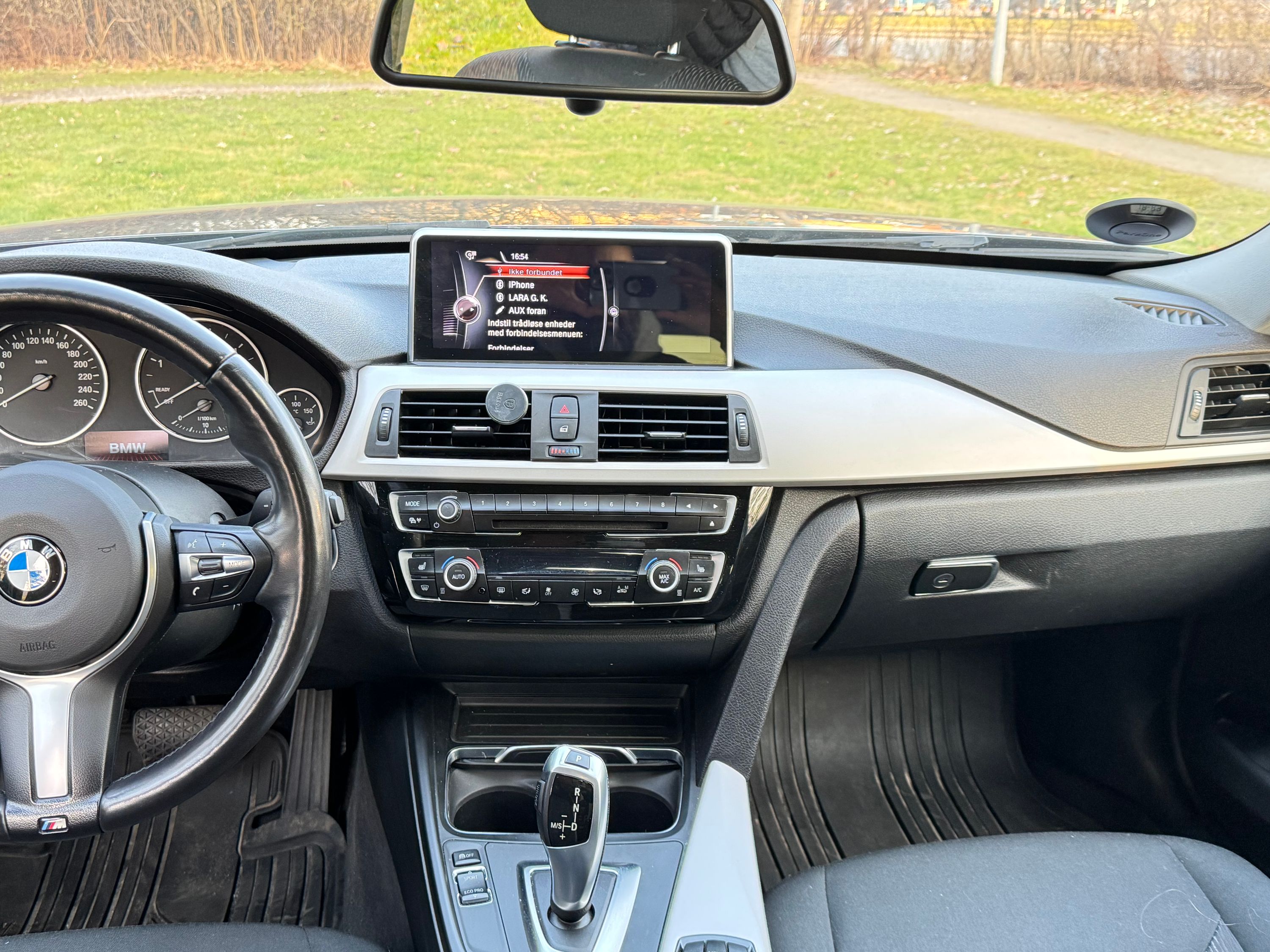 BMW  320d Thumbnail 10