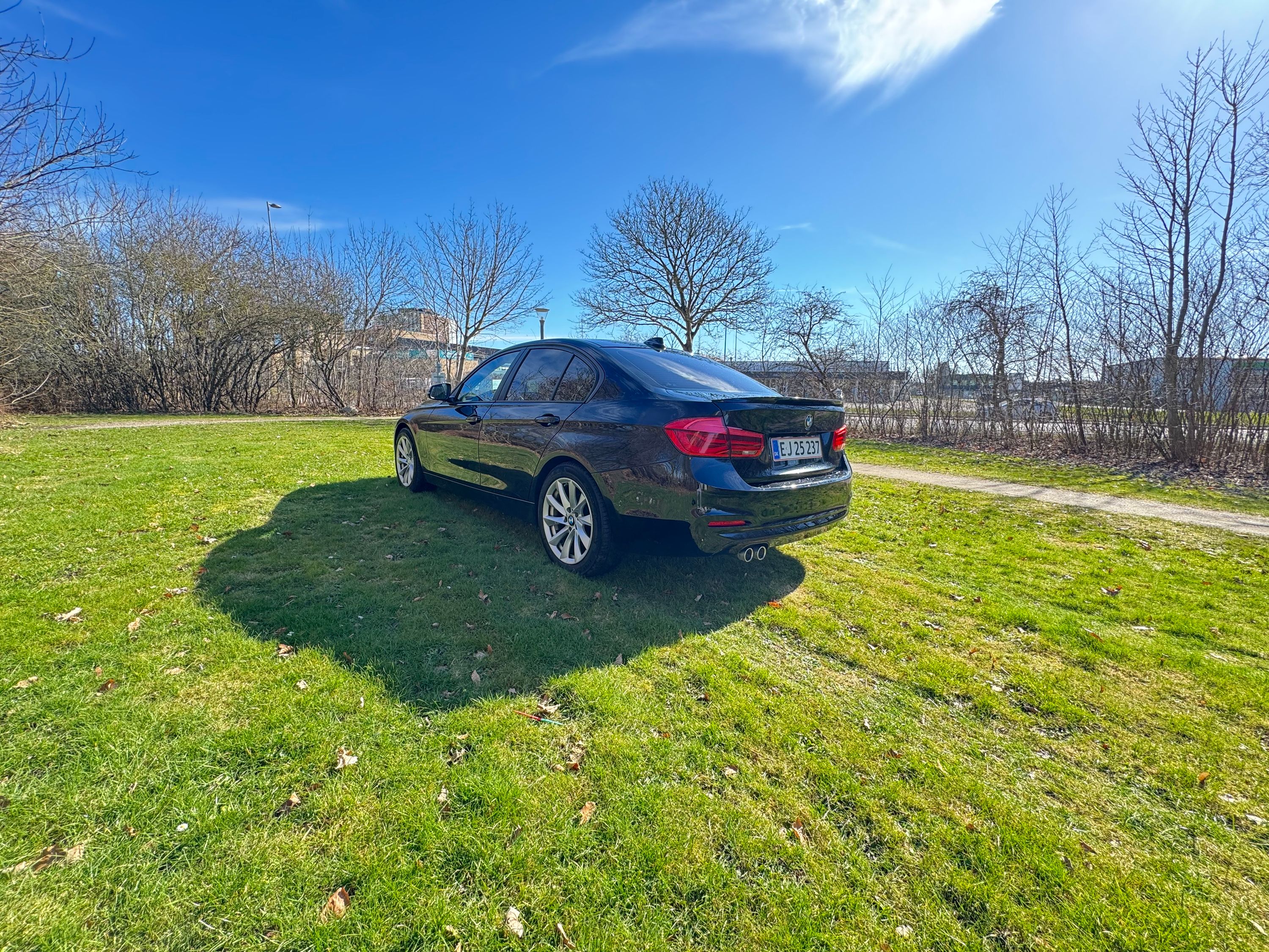 BMW  320d Thumbnail 4