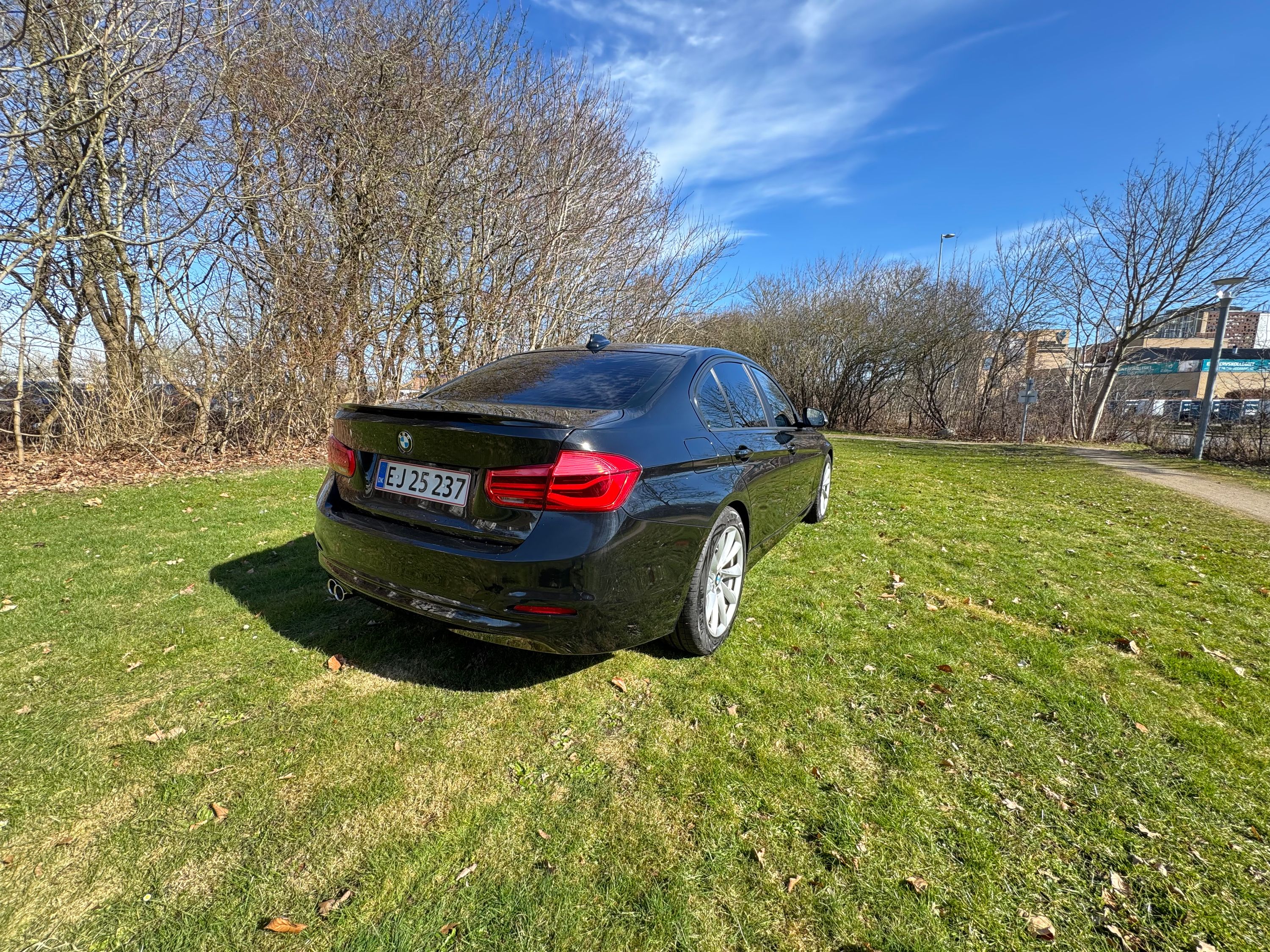 BMW  320d Thumbnail 2