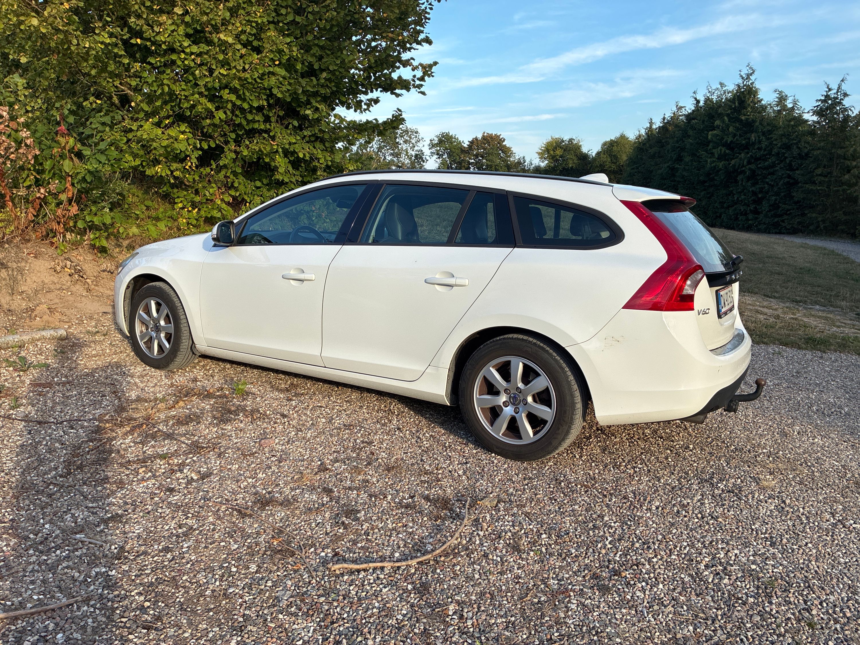 VOLVO V60 Thumbnail 5