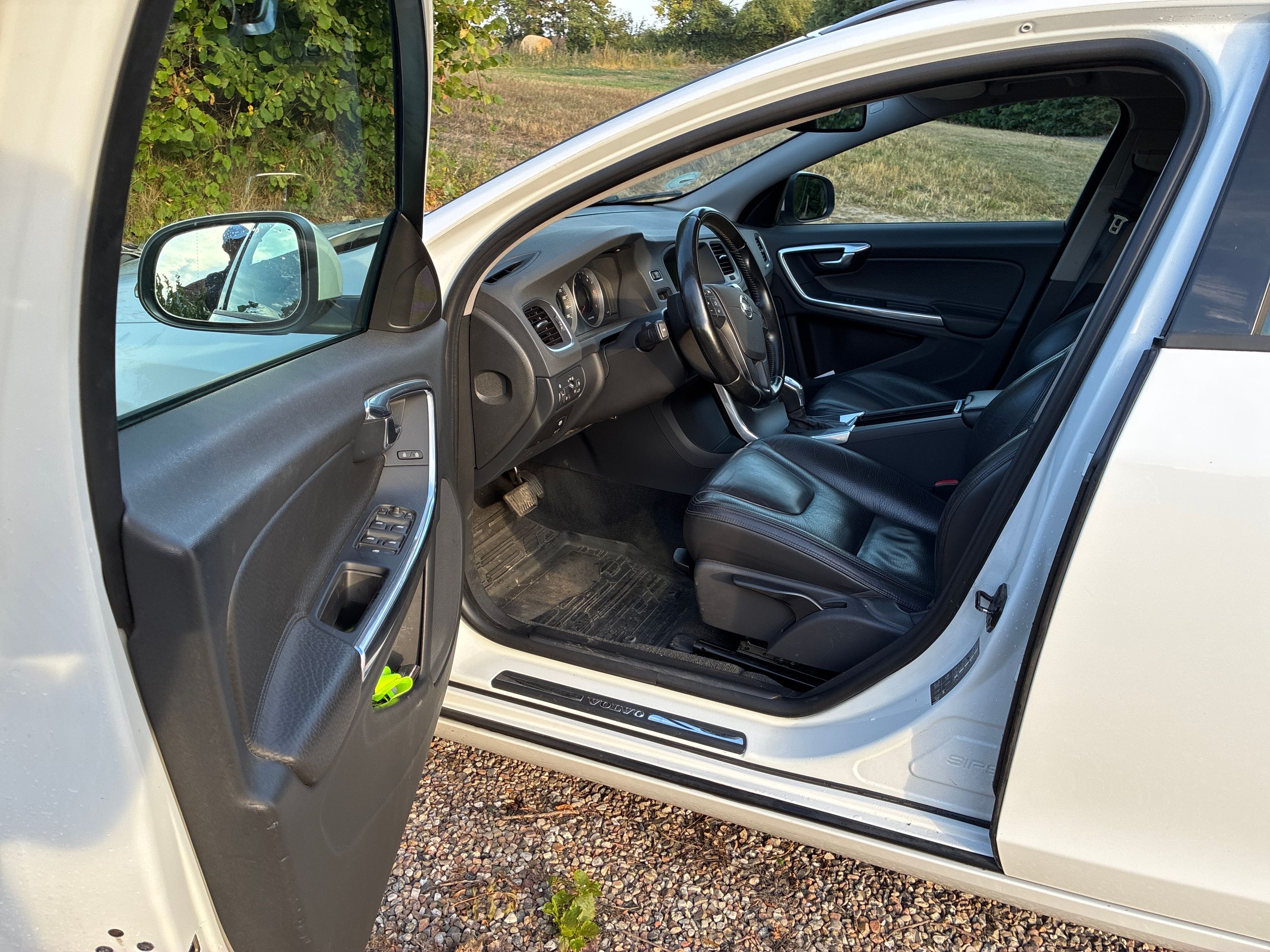 VOLVO V60 Thumbnail 2