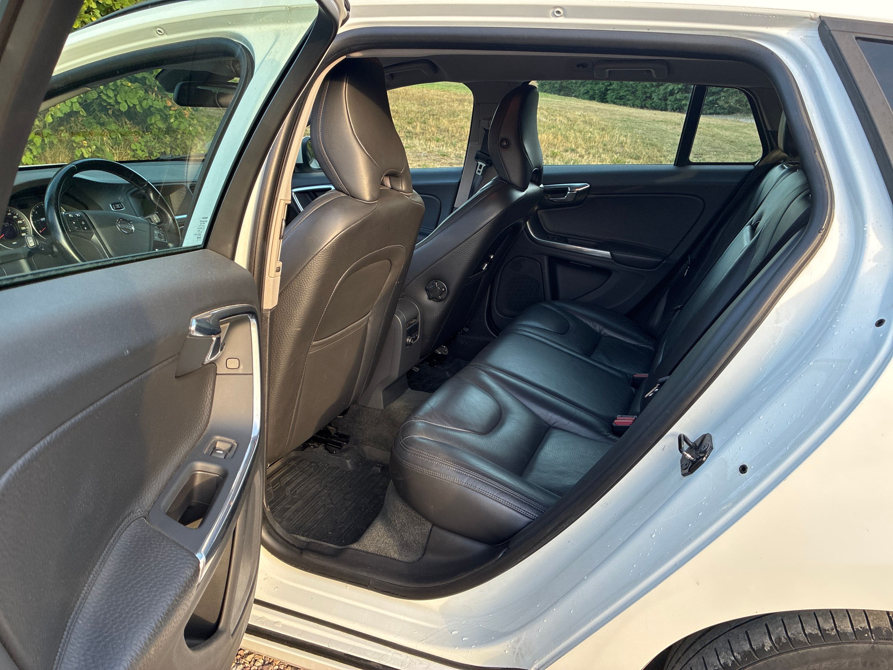 VOLVO V60 Thumbnail 9